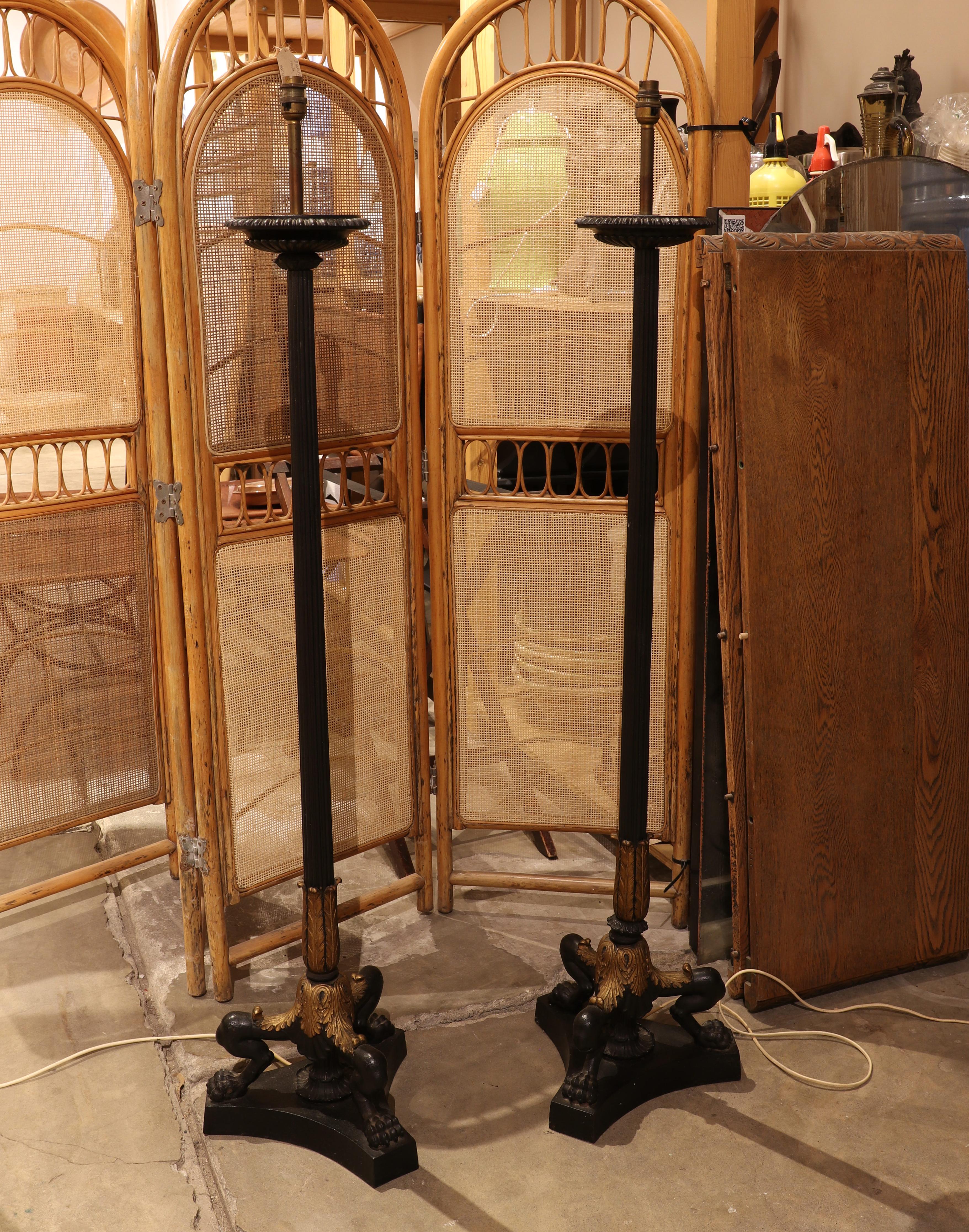 1970s Pair of Classic Bronze Lamps with Lion Claw Feet. France In Good Condition In Marbella, ES