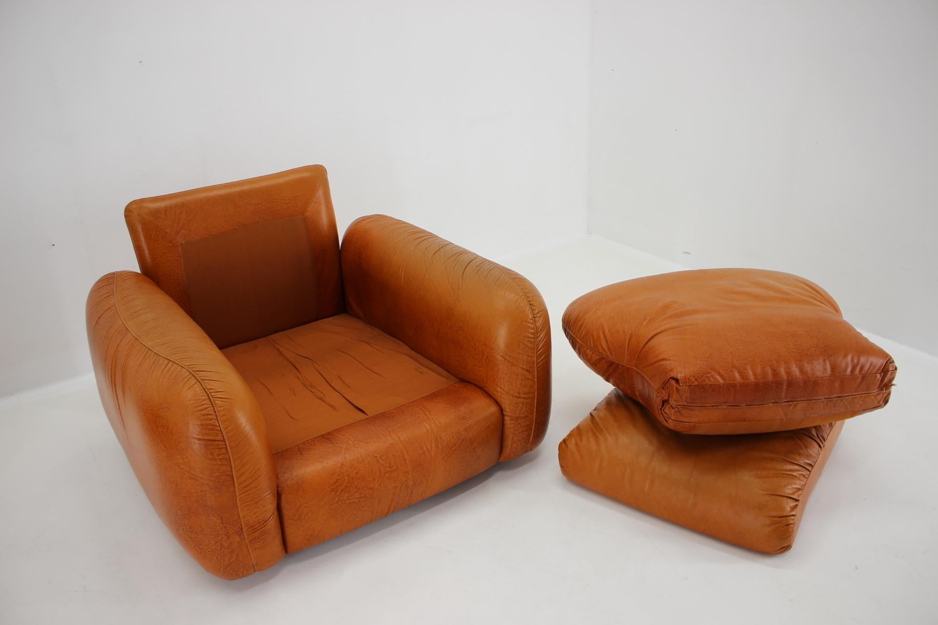 1970s Pair of Cognac Leather Italian Armchairs 11