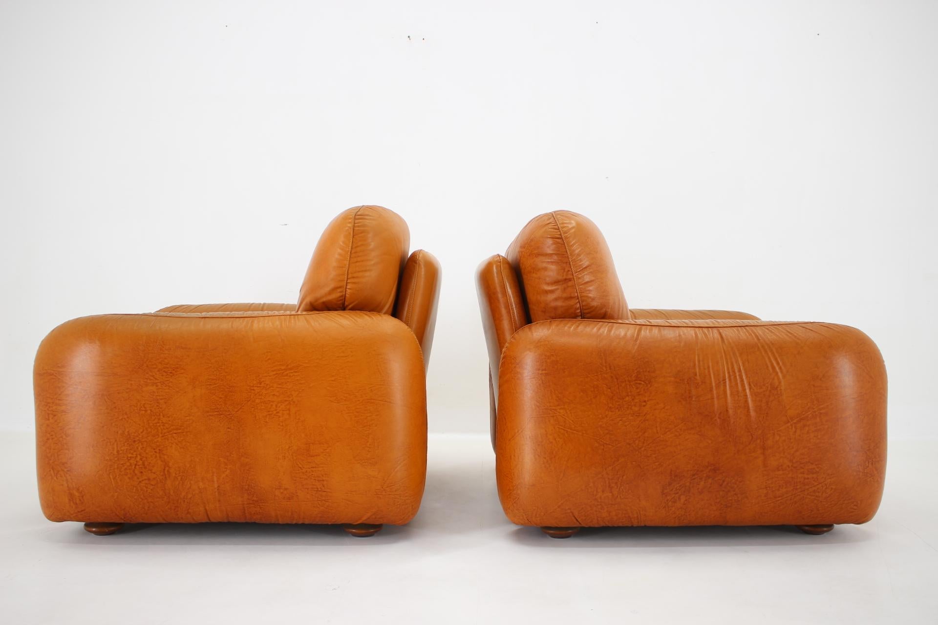Late 20th Century 1970s Pair of Cognac Leather Italian Armchairs