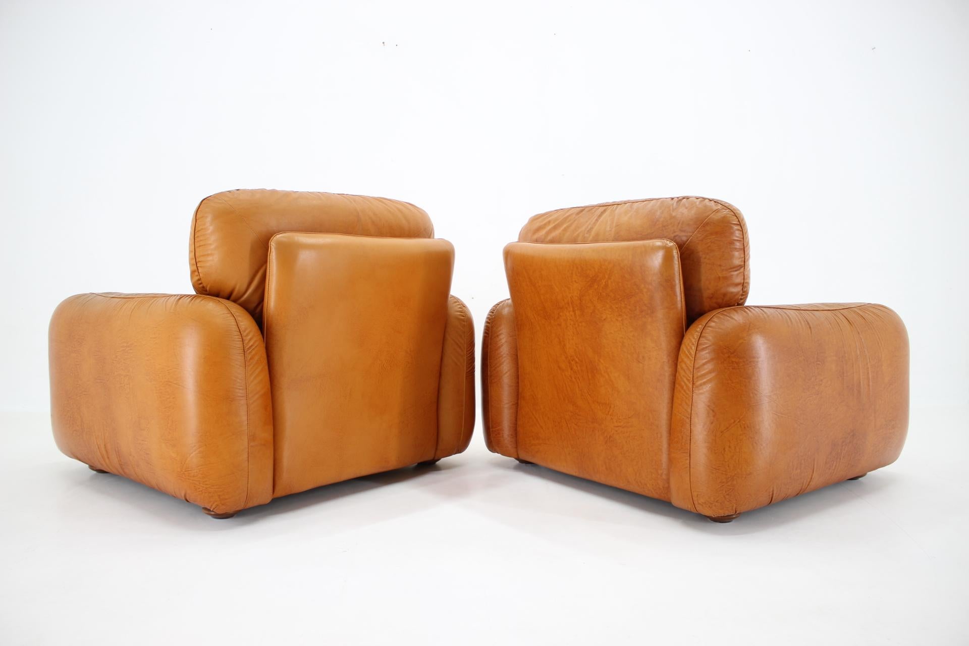 1970s Pair of Cognac Leather Italian Armchairs 1