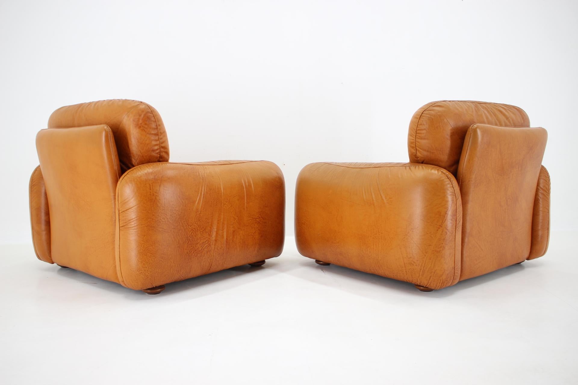 1970s Pair of Cognac Leather Italian Armchairs 2