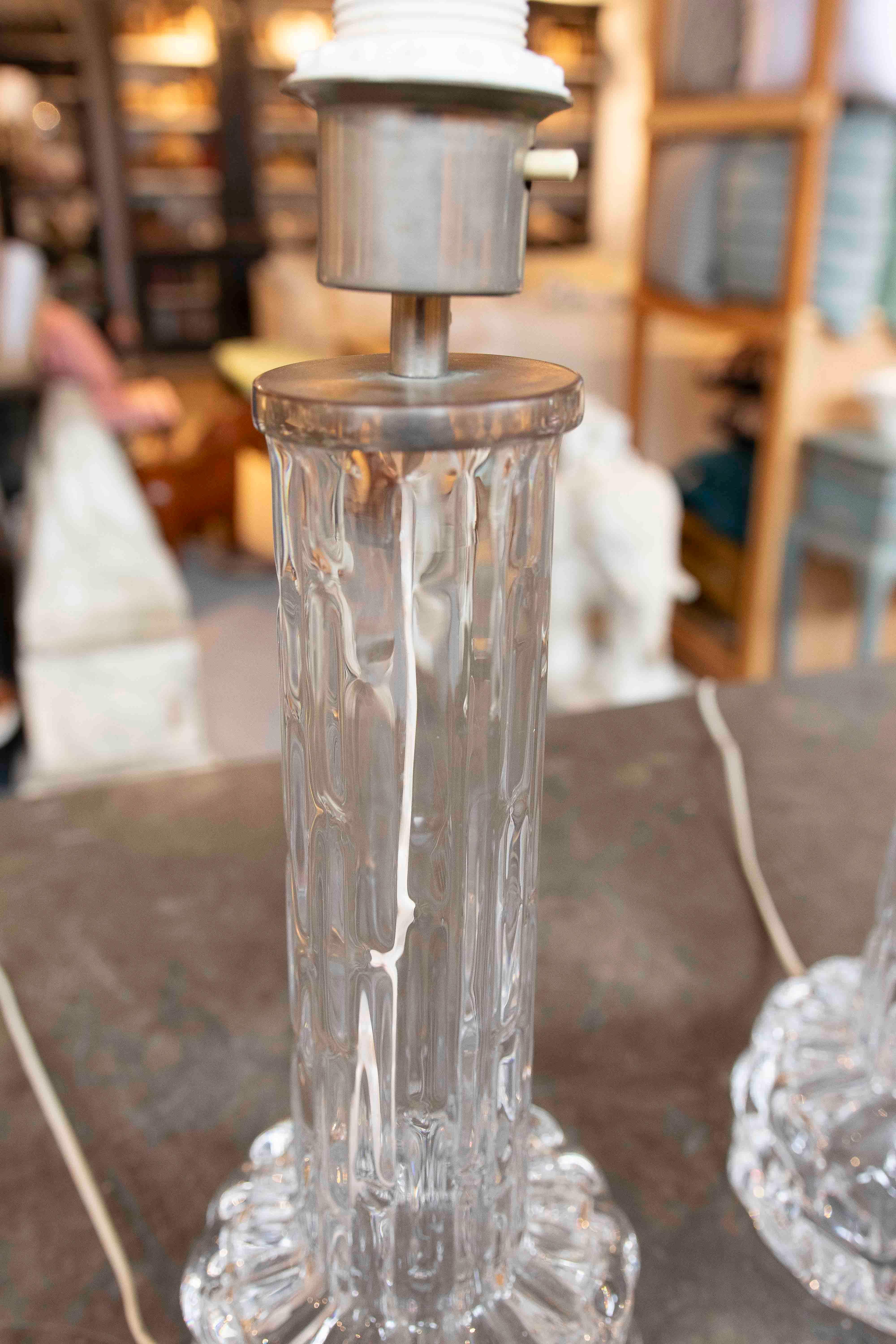 Paire de lampes de bureau en verre taillé des années 1970 par Carl Fagerlund pour Orrefors en vente 5