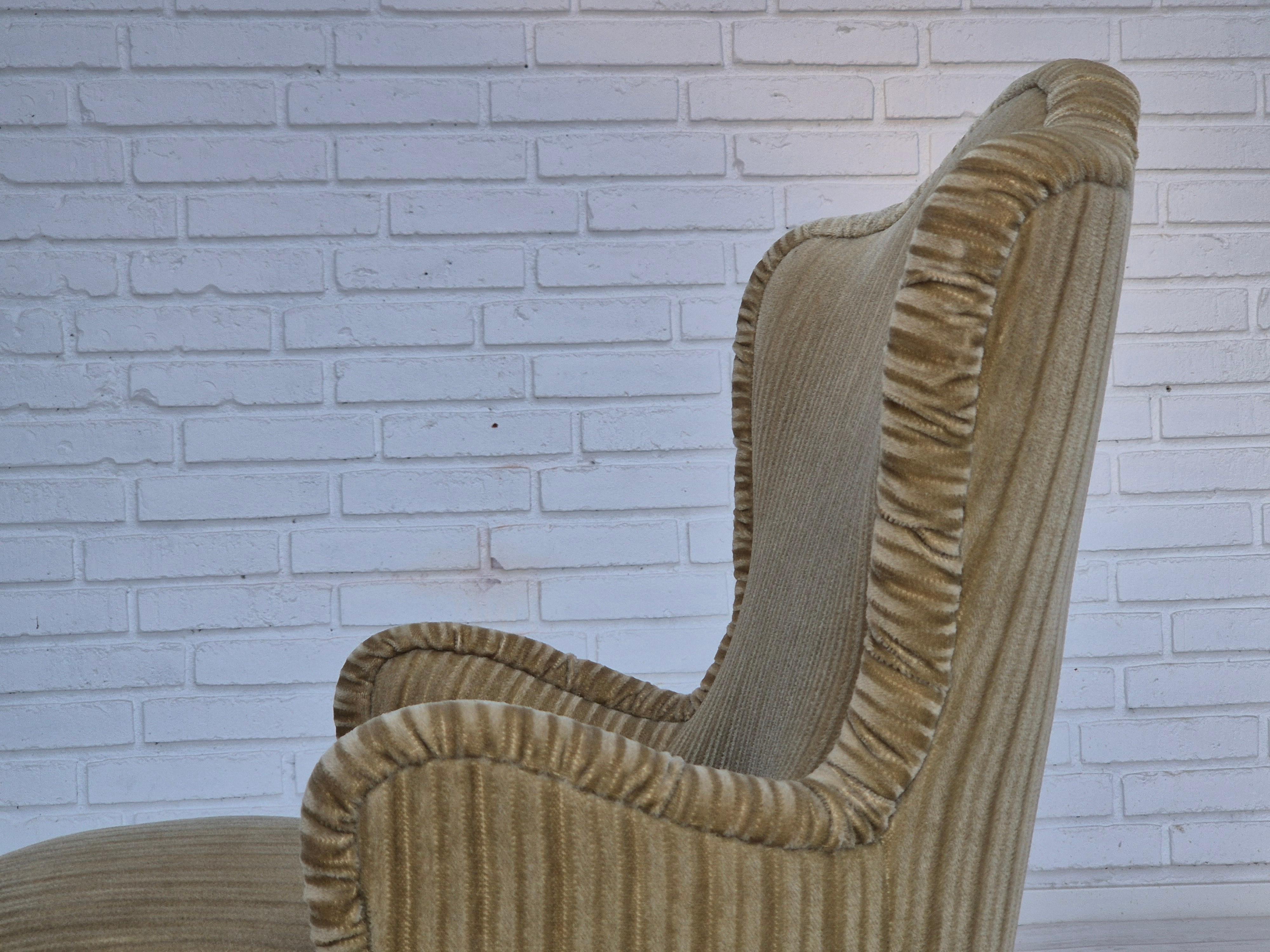 Paire de fauteuils danois des années 1970, état d'origine, velours de meuble vert. en vente 3