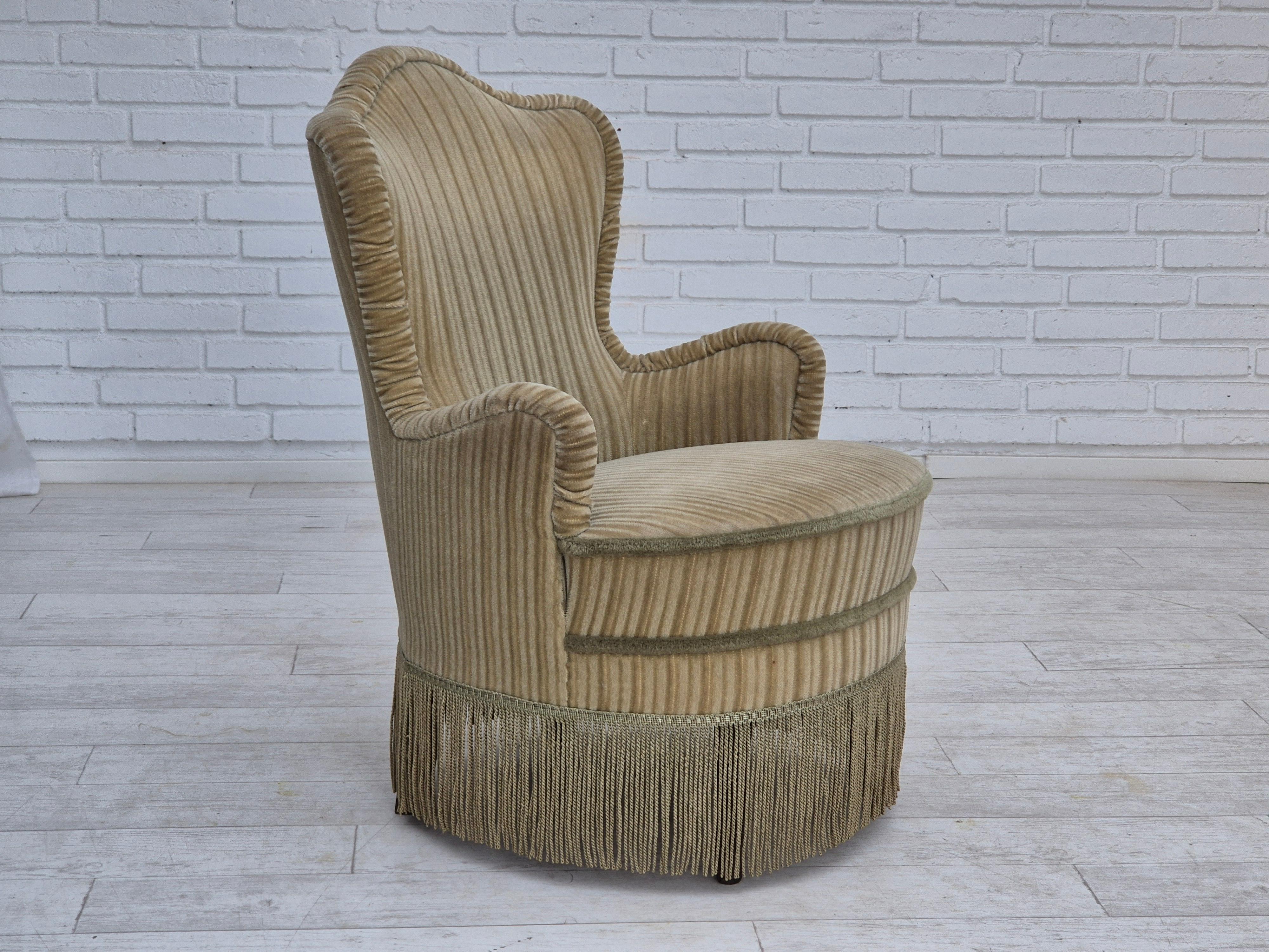 Velours Paire de fauteuils danois des années 1970, état d'origine, velours de meuble vert. en vente