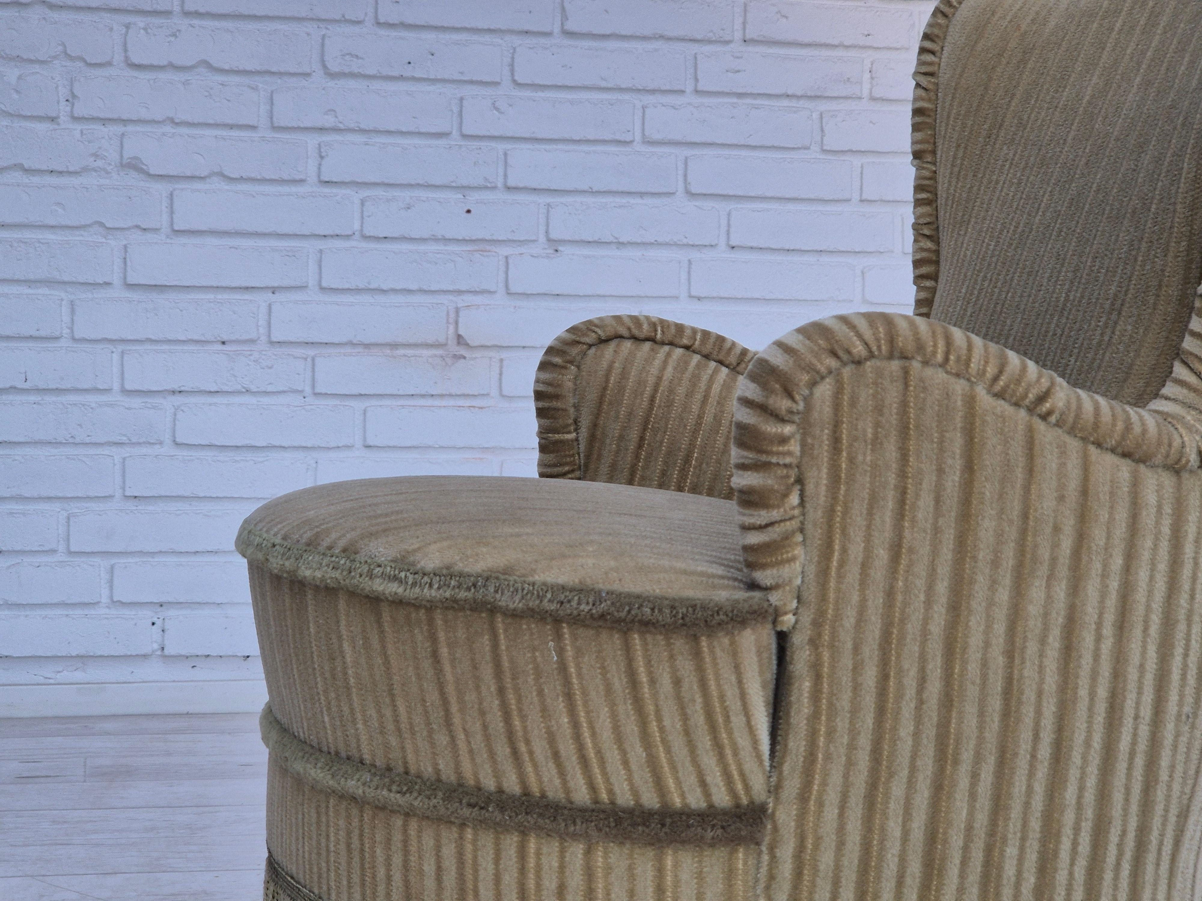 Paire de fauteuils danois des années 1970, état d'origine, velours de meuble vert. en vente 2