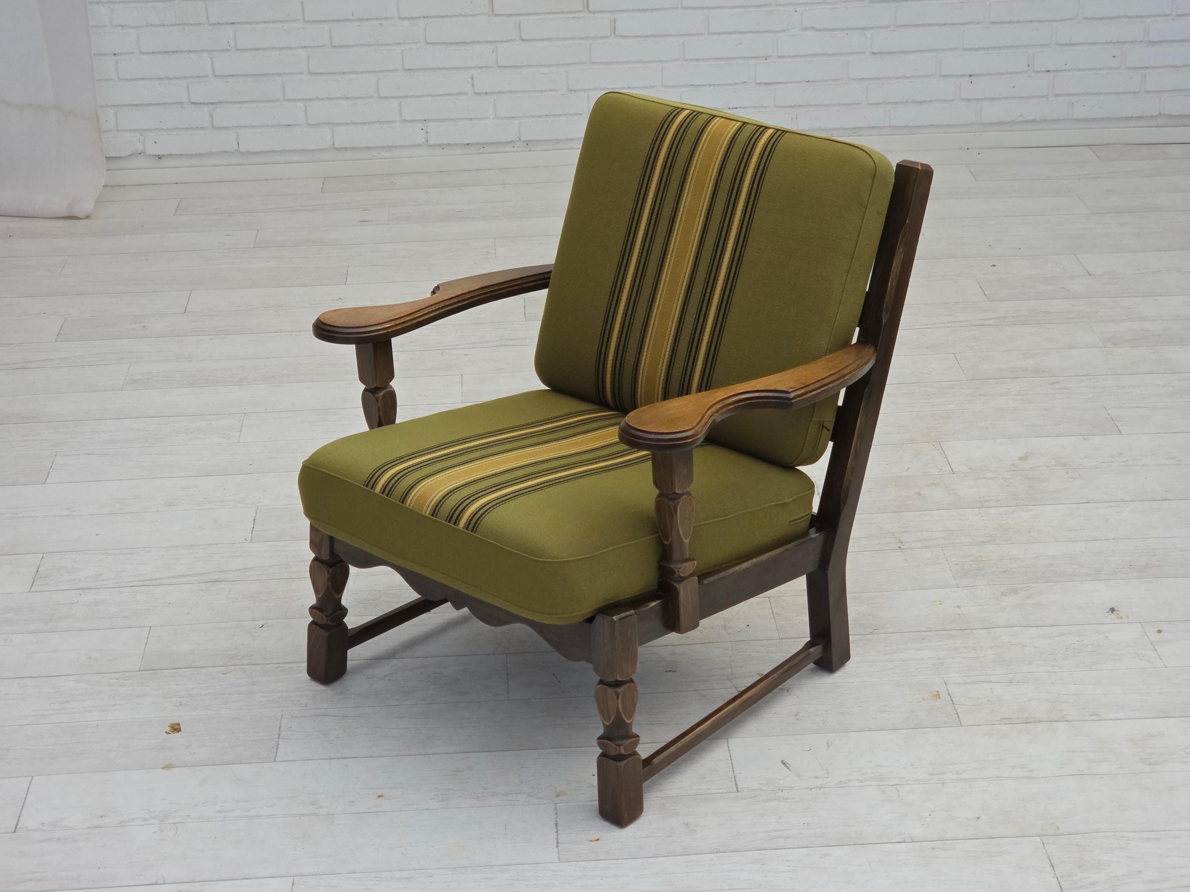 1970, paire de fauteuils danois, laine d'ameublement verte d'origine, bois de chêne massif. en vente 10