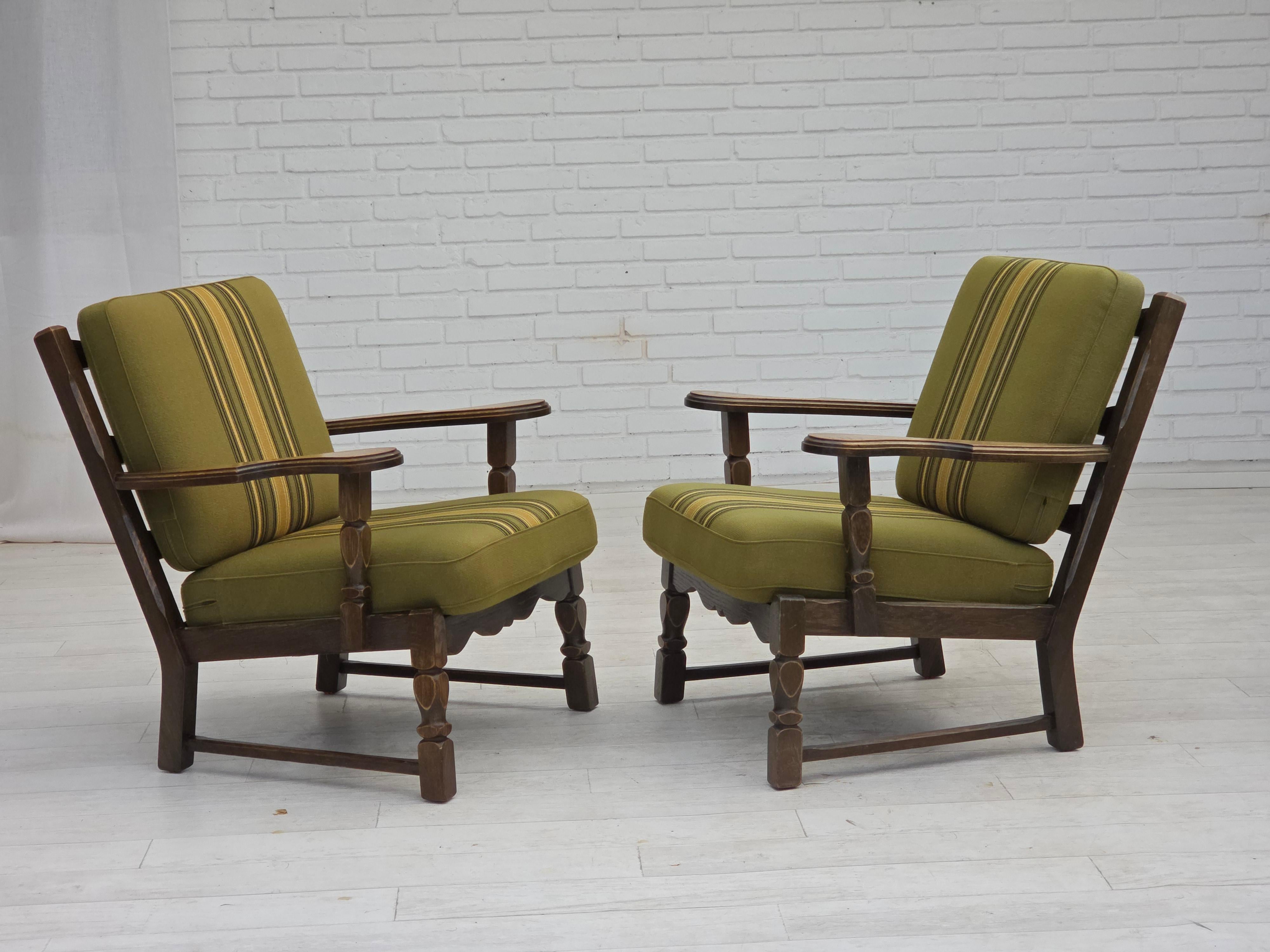 1970, paire de fauteuils danois, laine d'ameublement verte d'origine, bois de chêne massif. en vente 12
