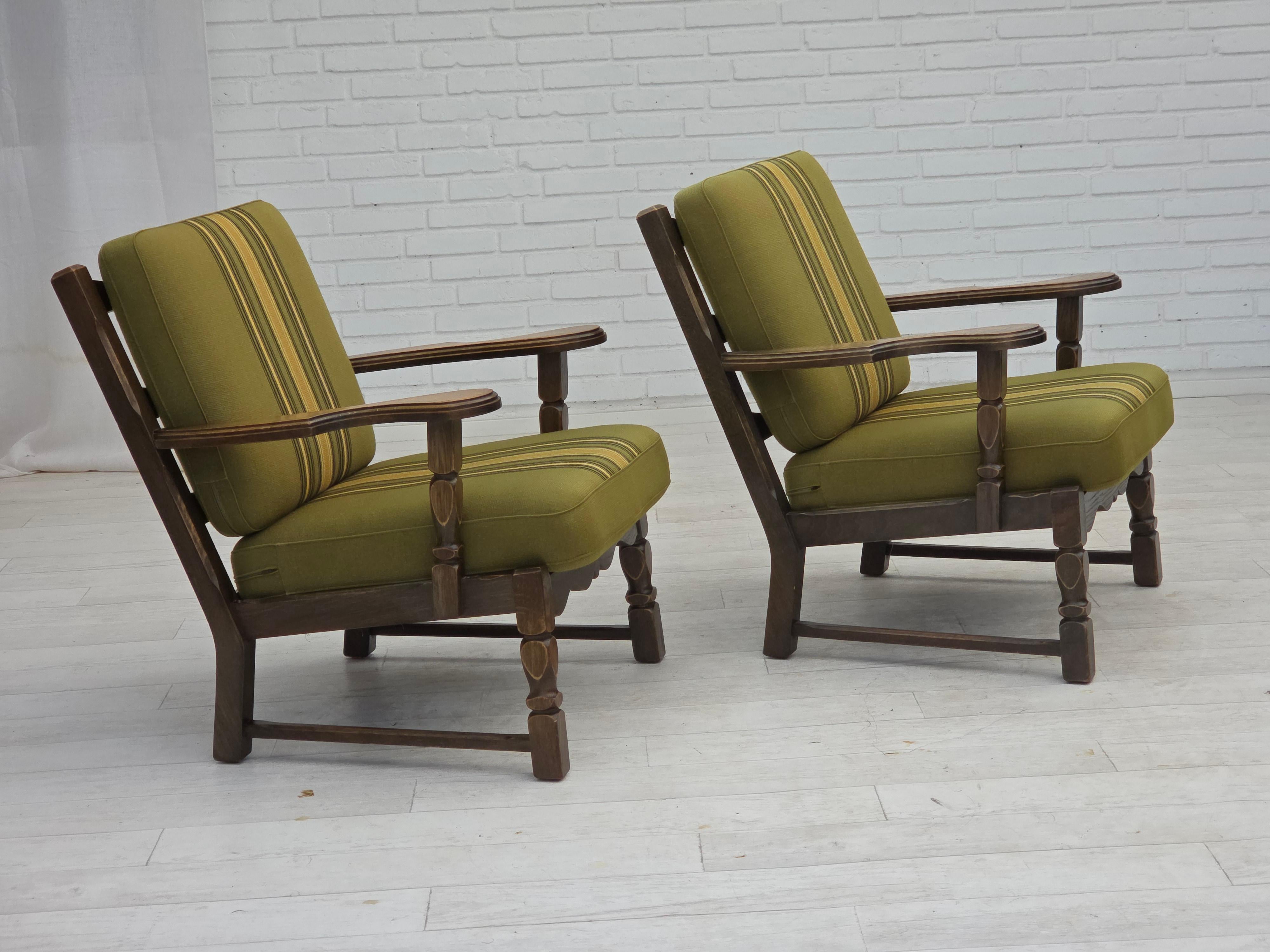 1970, paire de fauteuils danois, laine d'ameublement verte d'origine, bois de chêne massif. en vente 13