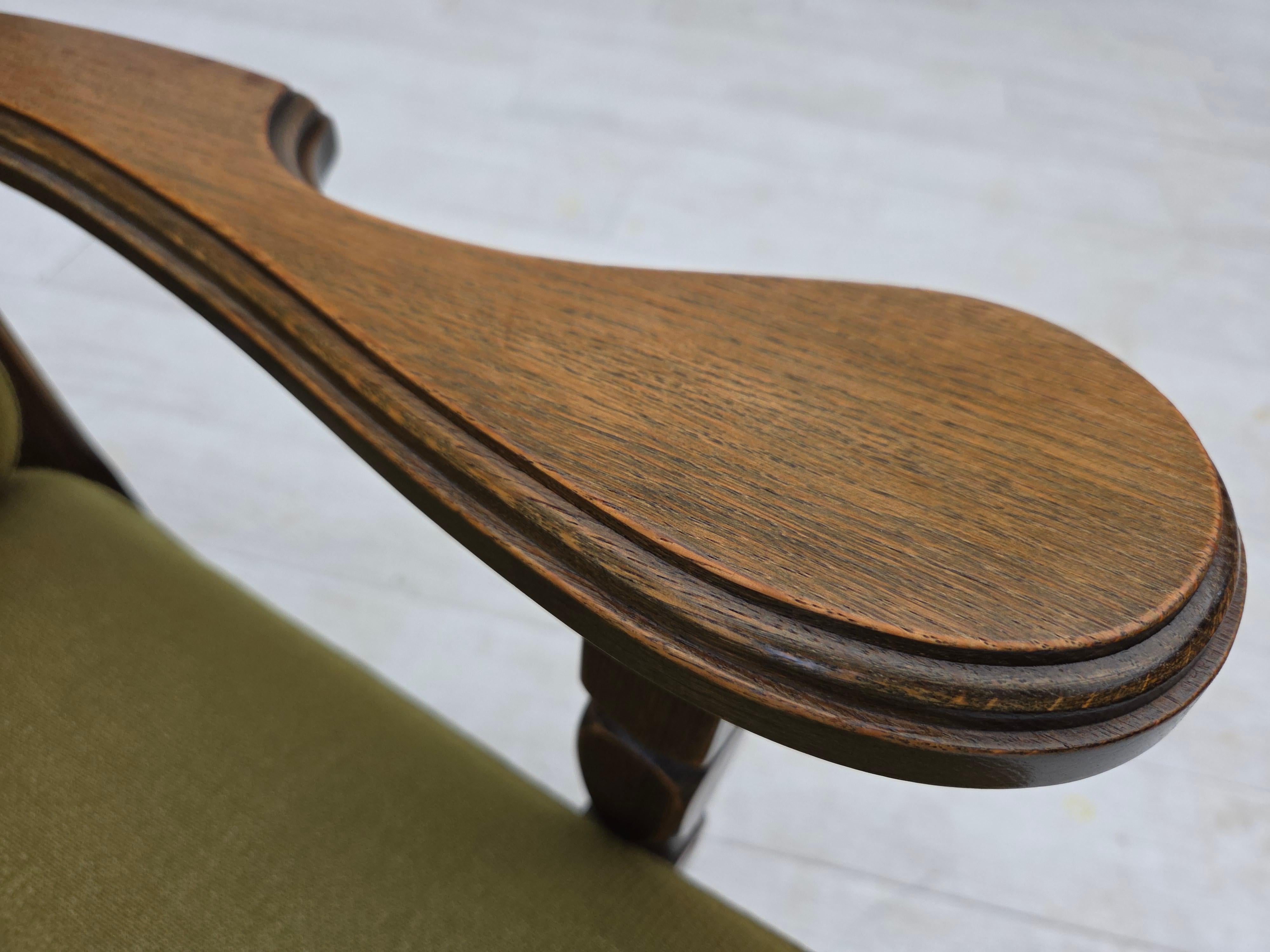 Laine 1970, paire de fauteuils danois, laine d'ameublement verte d'origine, bois de chêne massif. en vente