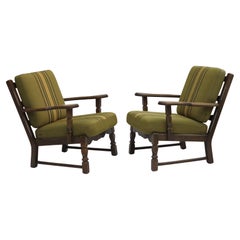 1970, paire de fauteuils danois, laine d'ameublement verte d'origine, bois de chêne massif.