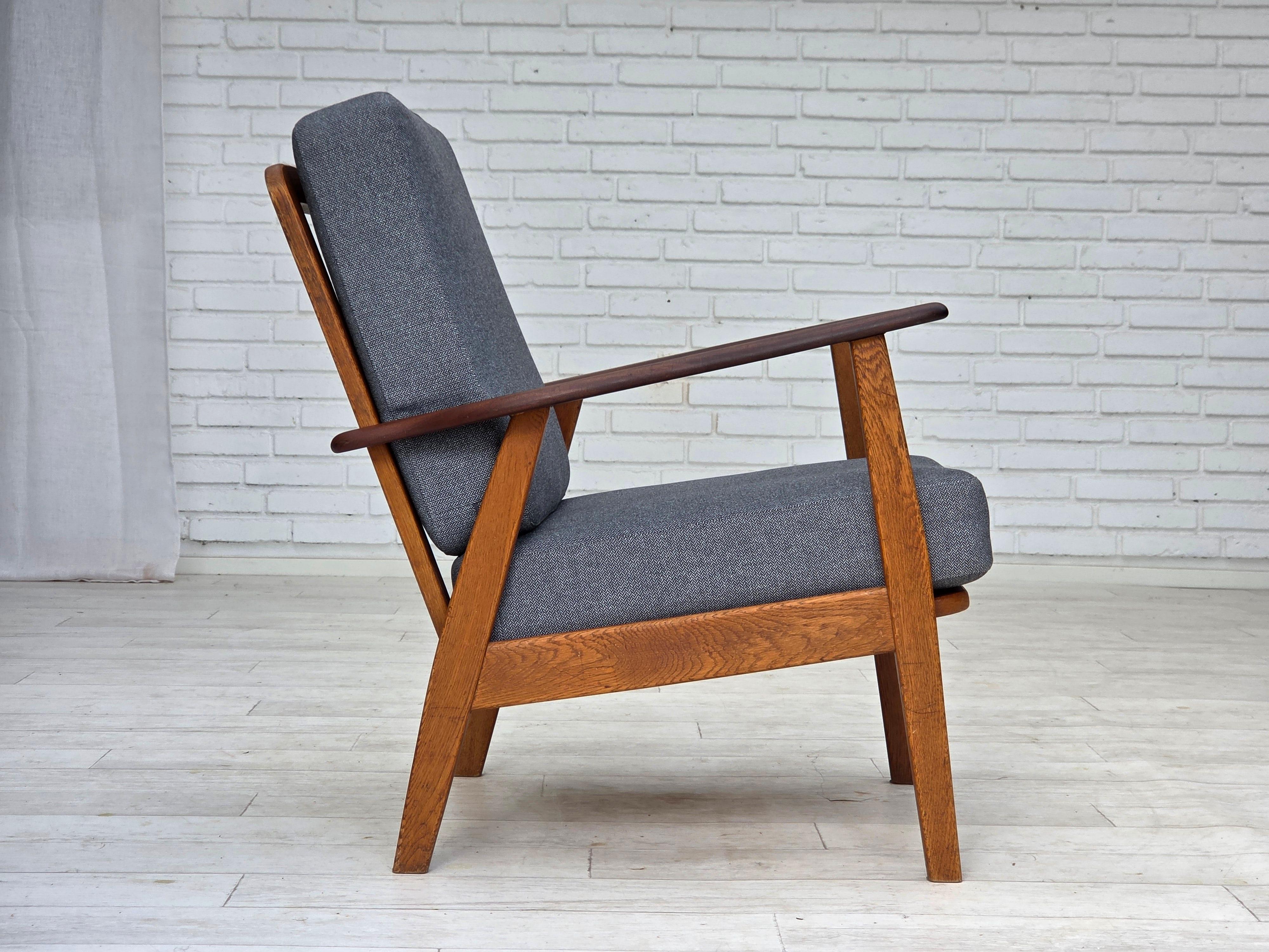 1970s, pair of Danish armchairs, reupholstered, furniture wool, teak, oak. For Sale 7
