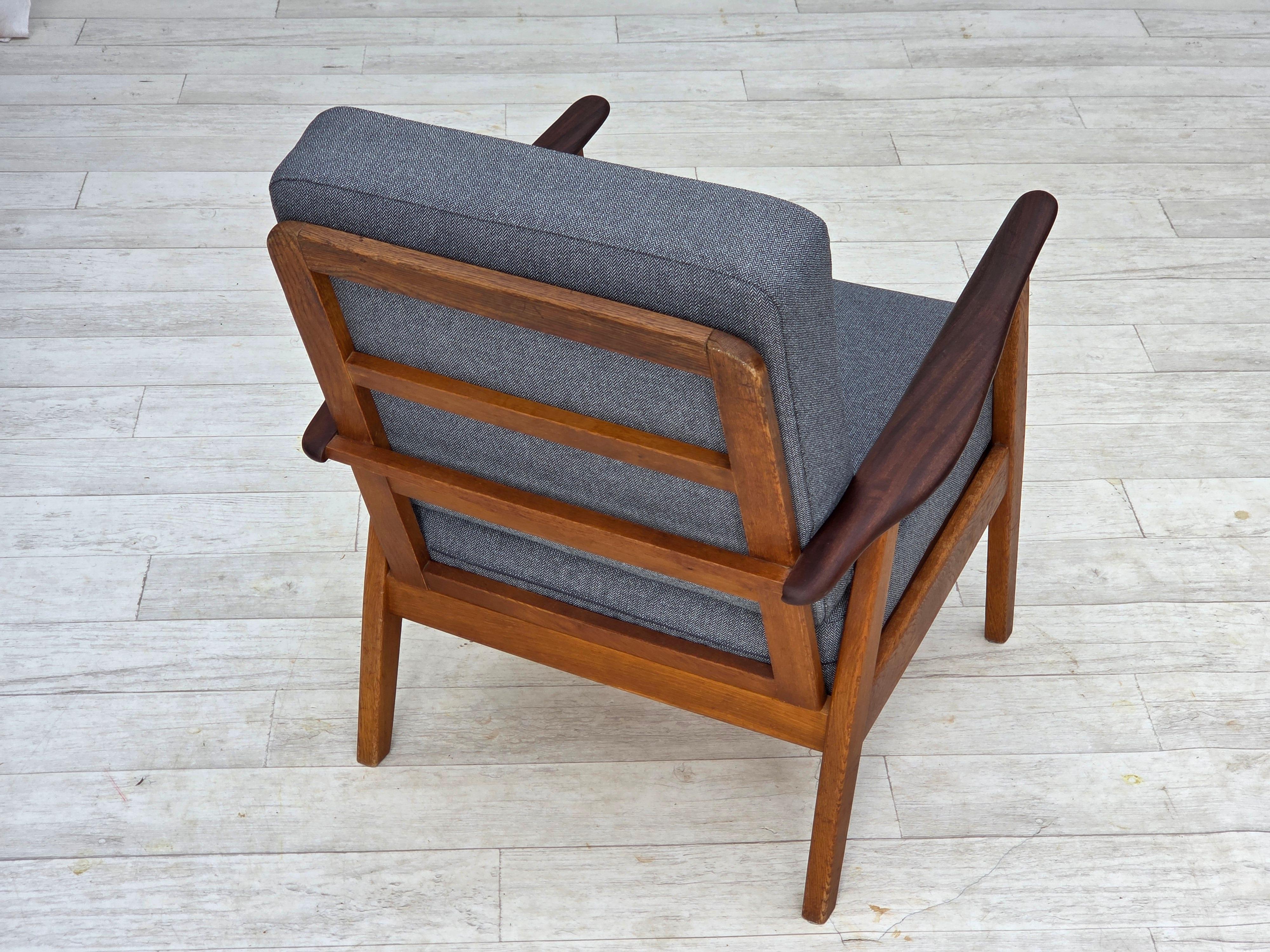 1970s, pair of Danish armchairs, reupholstered, furniture wool, teak, oak. For Sale 8