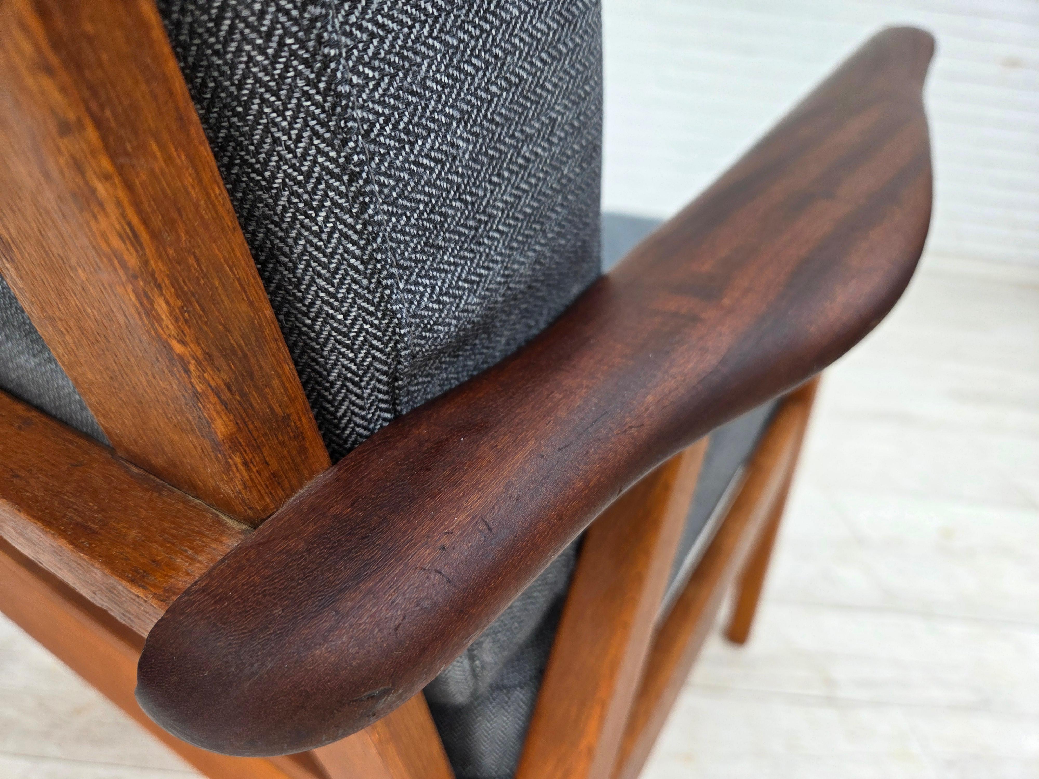 1970s, pair of Danish armchairs, reupholstered, furniture wool, teak, oak. For Sale 10
