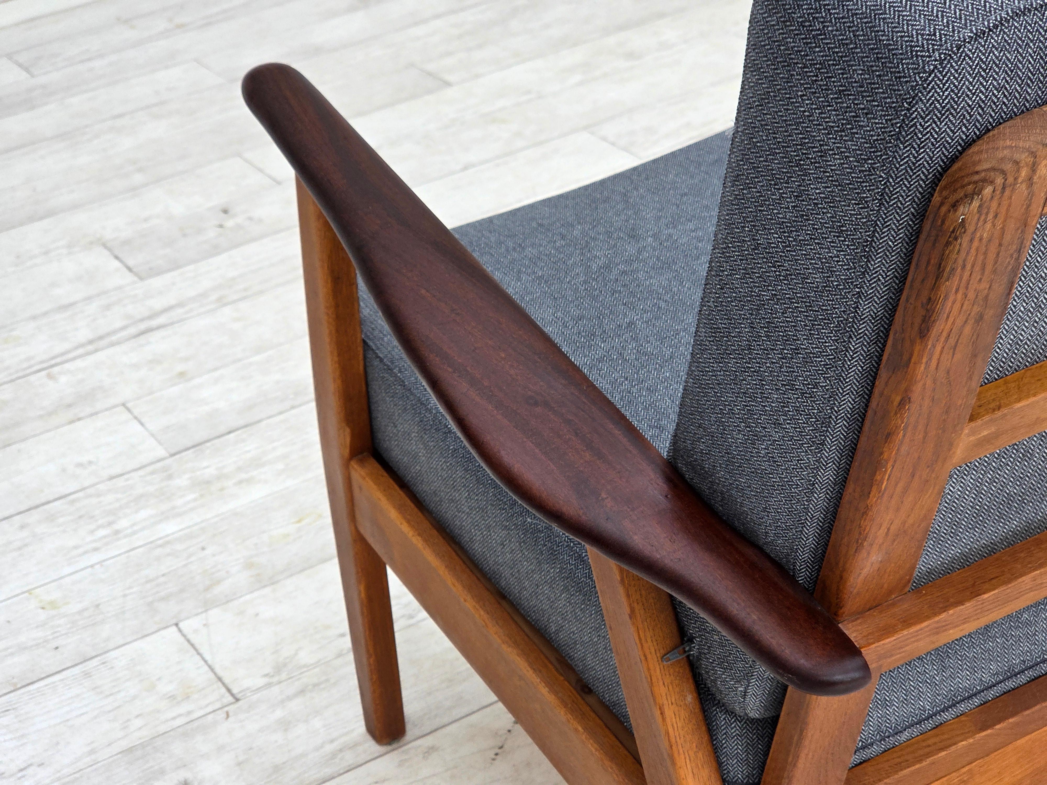 1970s, pair of Danish armchairs, reupholstered, furniture wool, teak, oak. For Sale 11