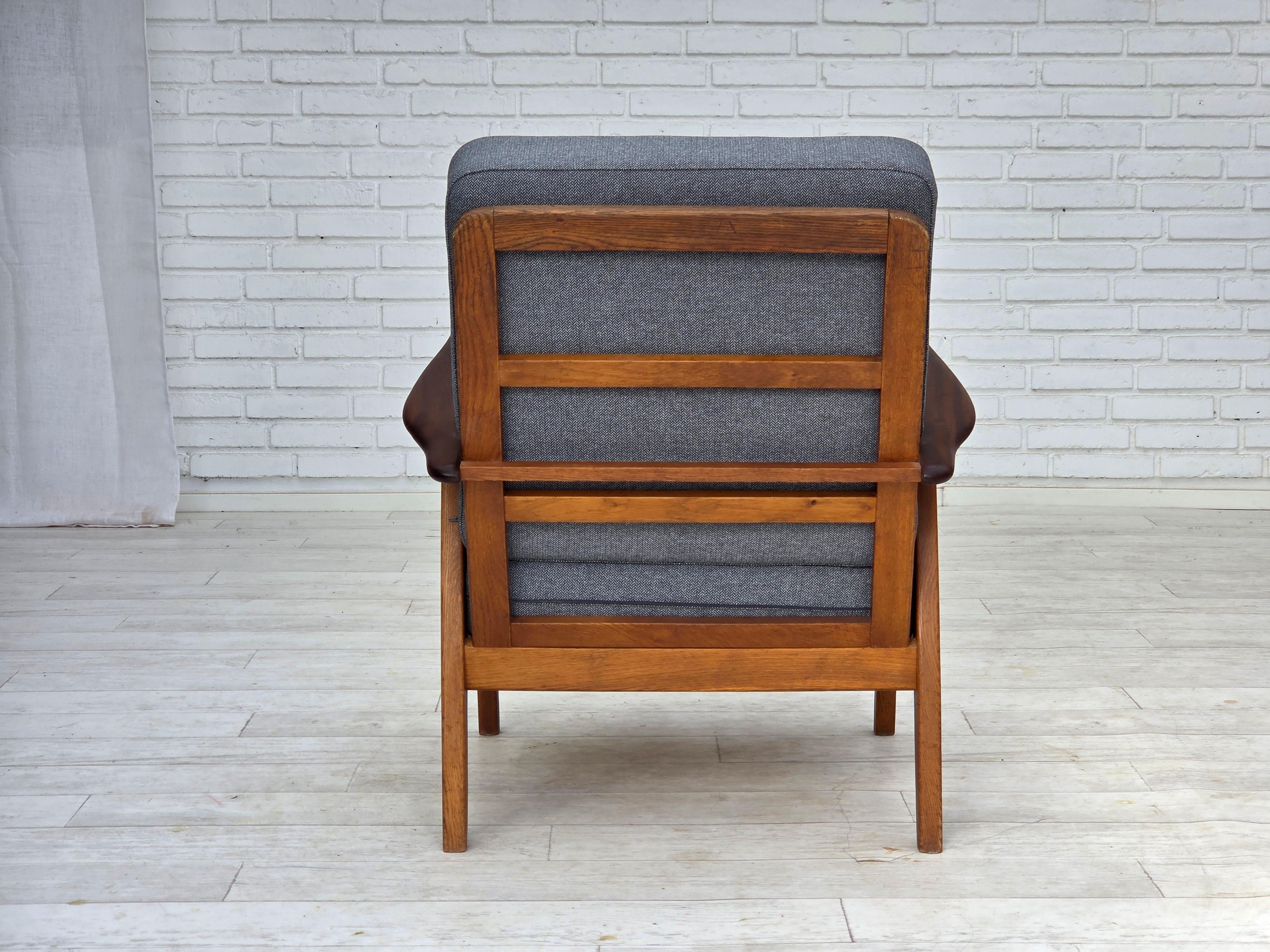 1970s, pair of Danish armchairs, reupholstered, furniture wool, teak, oak. For Sale 12