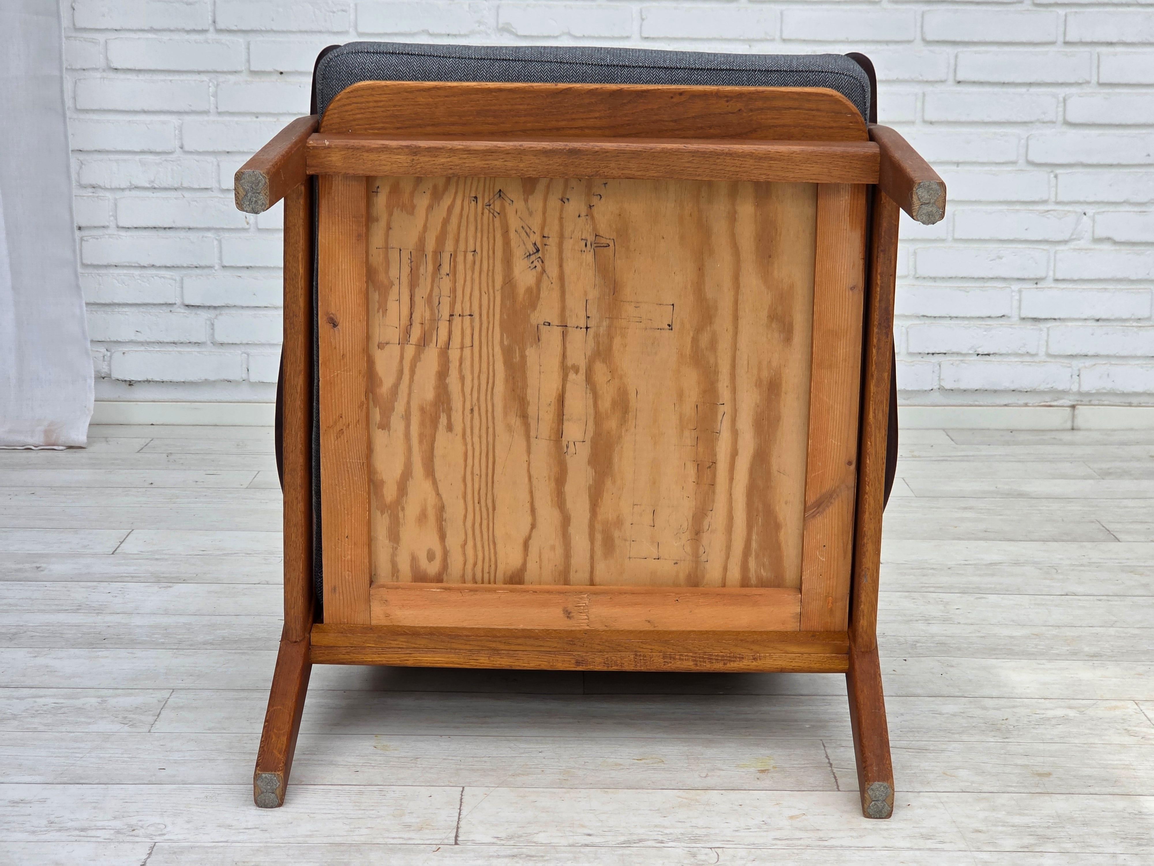 1970s, pair of Danish armchairs, reupholstered, furniture wool, teak, oak. For Sale 14