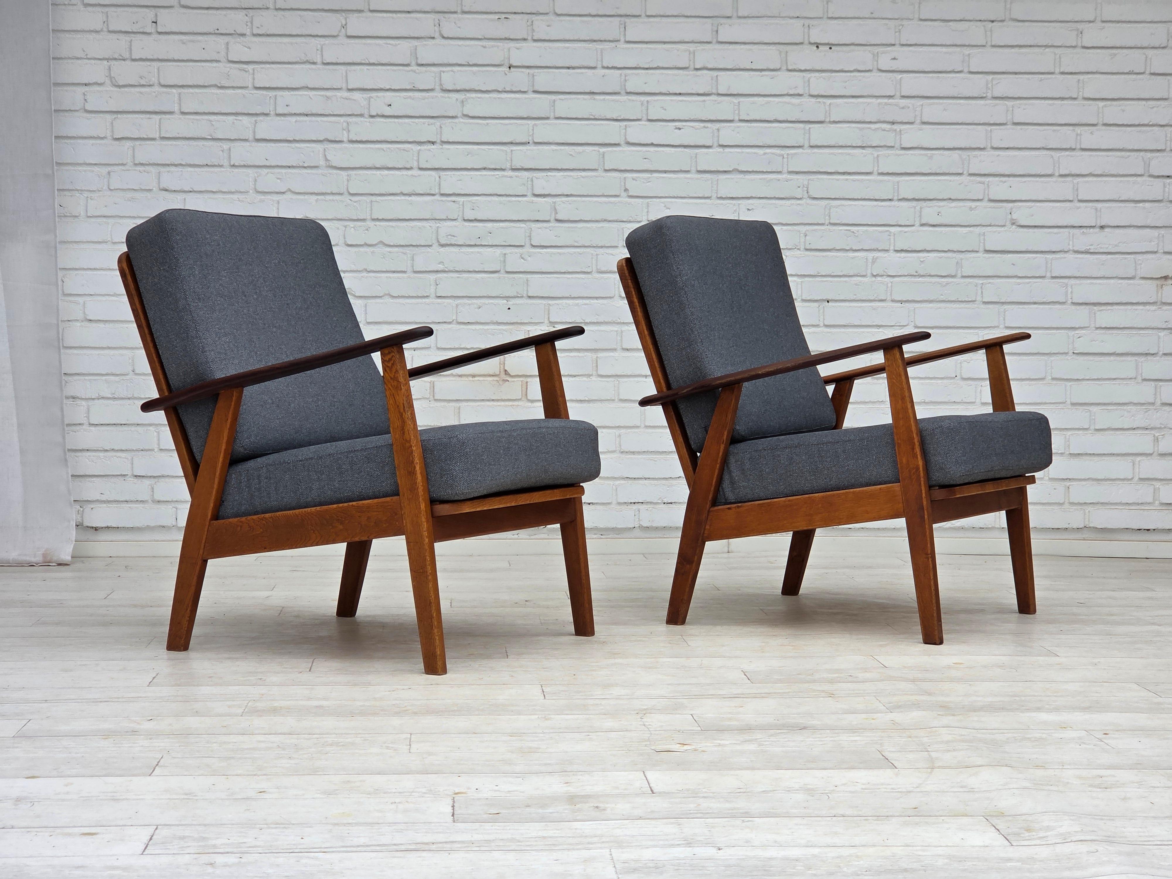 Scandinavian Modern 1970s, pair of Danish armchairs, reupholstered, furniture wool, teak, oak. For Sale