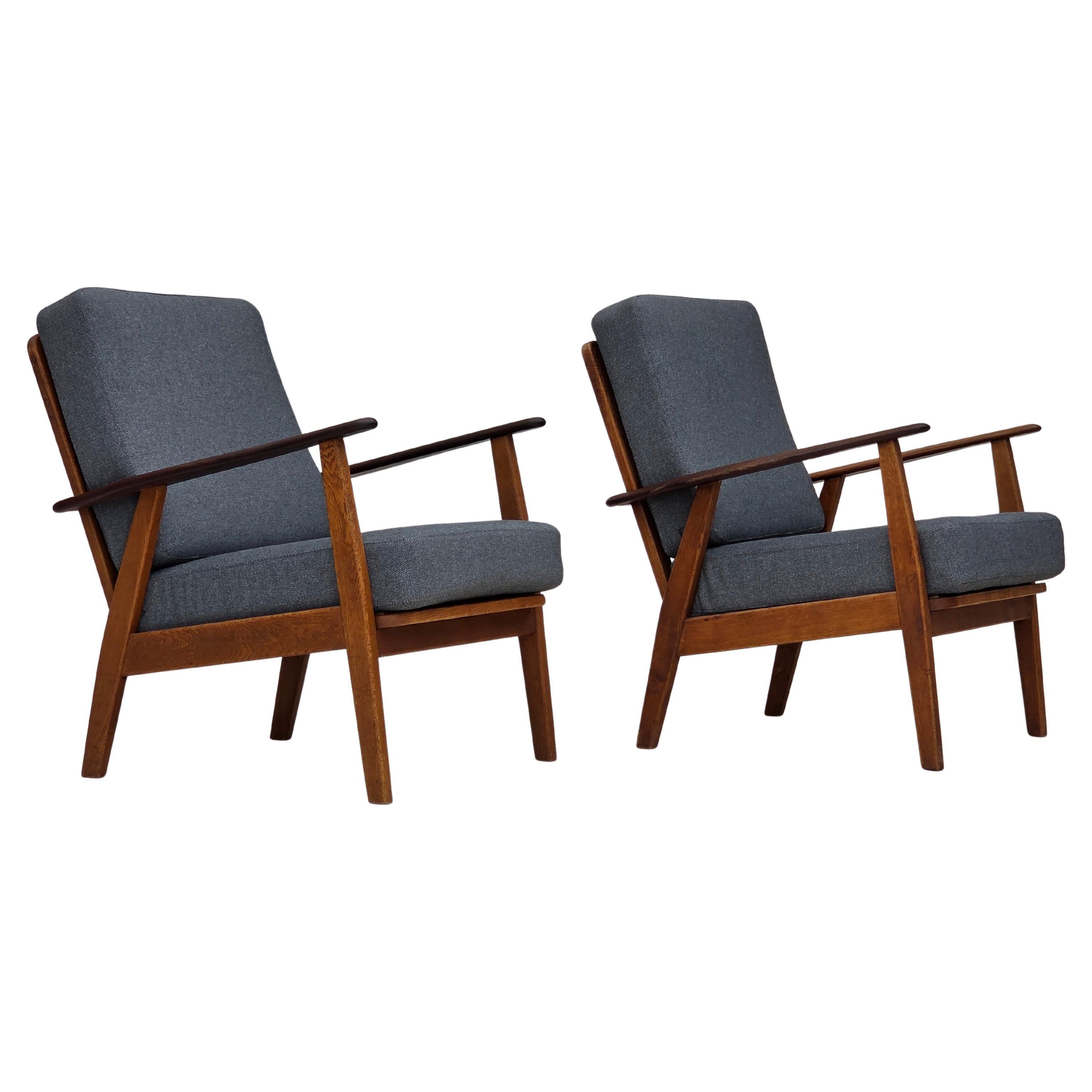 1970s, pair of Danish armchairs, reupholstered, furniture wool, teak, oak. For Sale