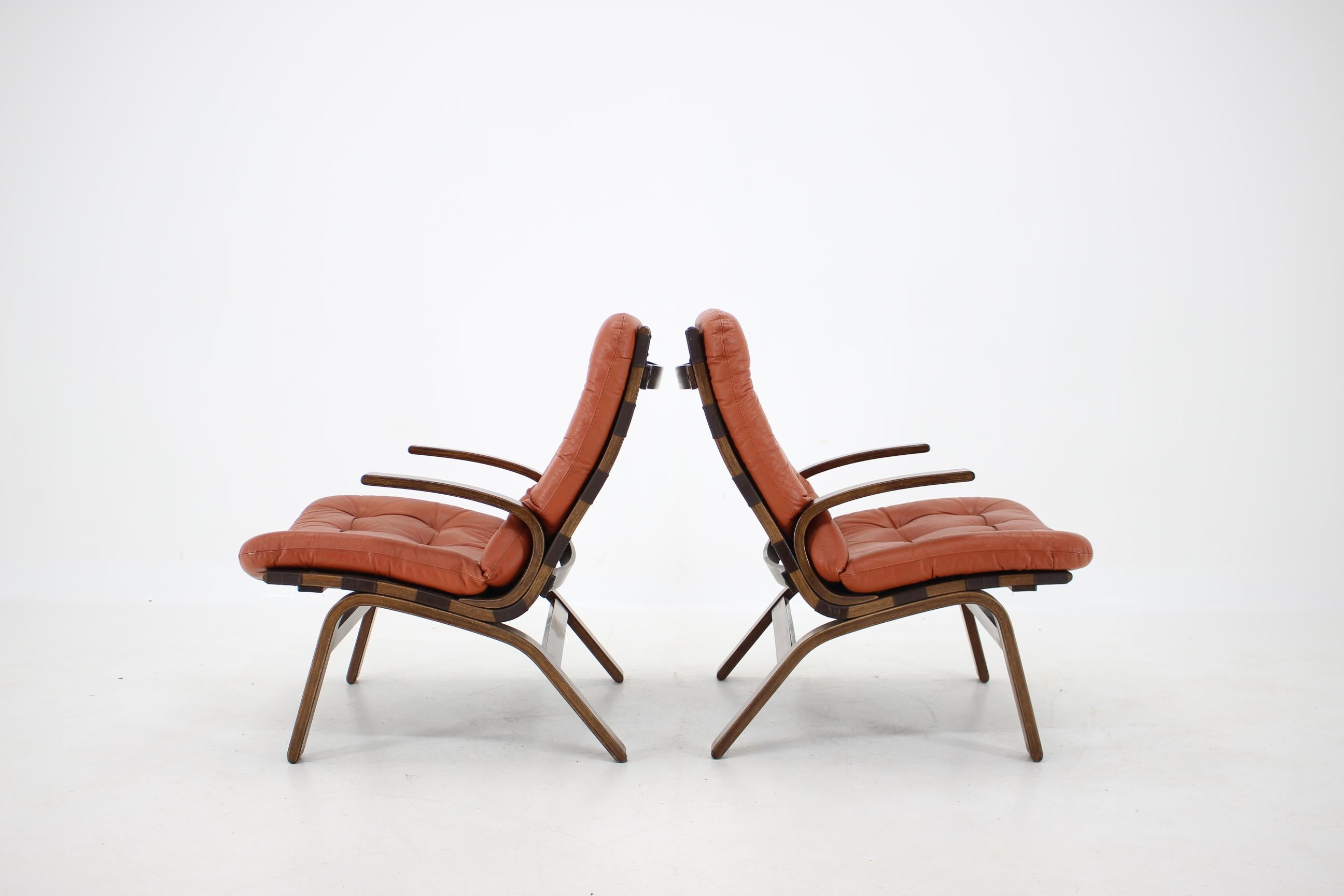 1970s Pair of Danish Bentwood Armchair in Red Leather In Good Condition In Praha, CZ