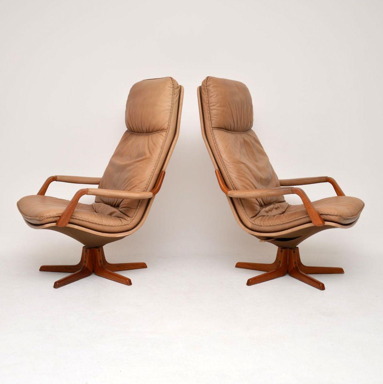 Mid-Century Modern 1970s Pair of Danish Leather and Teak Reclining Armchairs