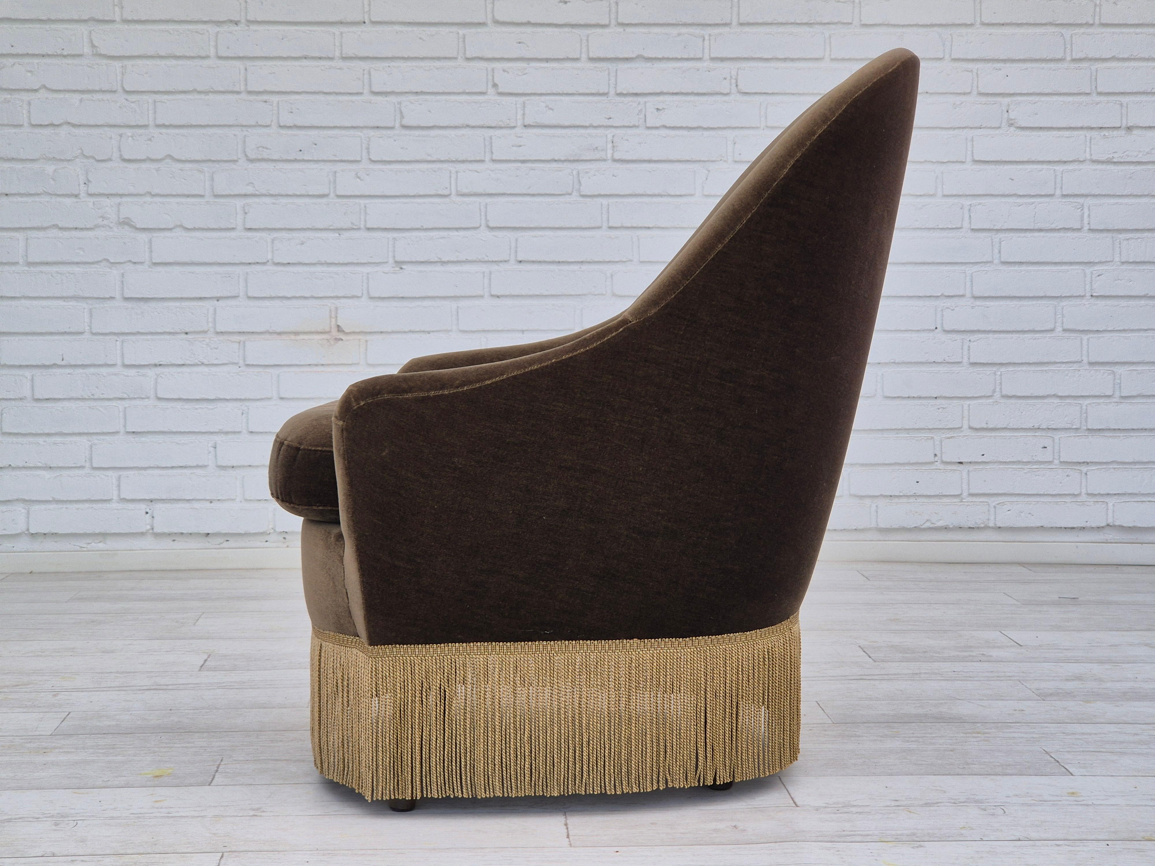1970s, pair of Danish lounge chairs, original condition, green furniture velour. 4