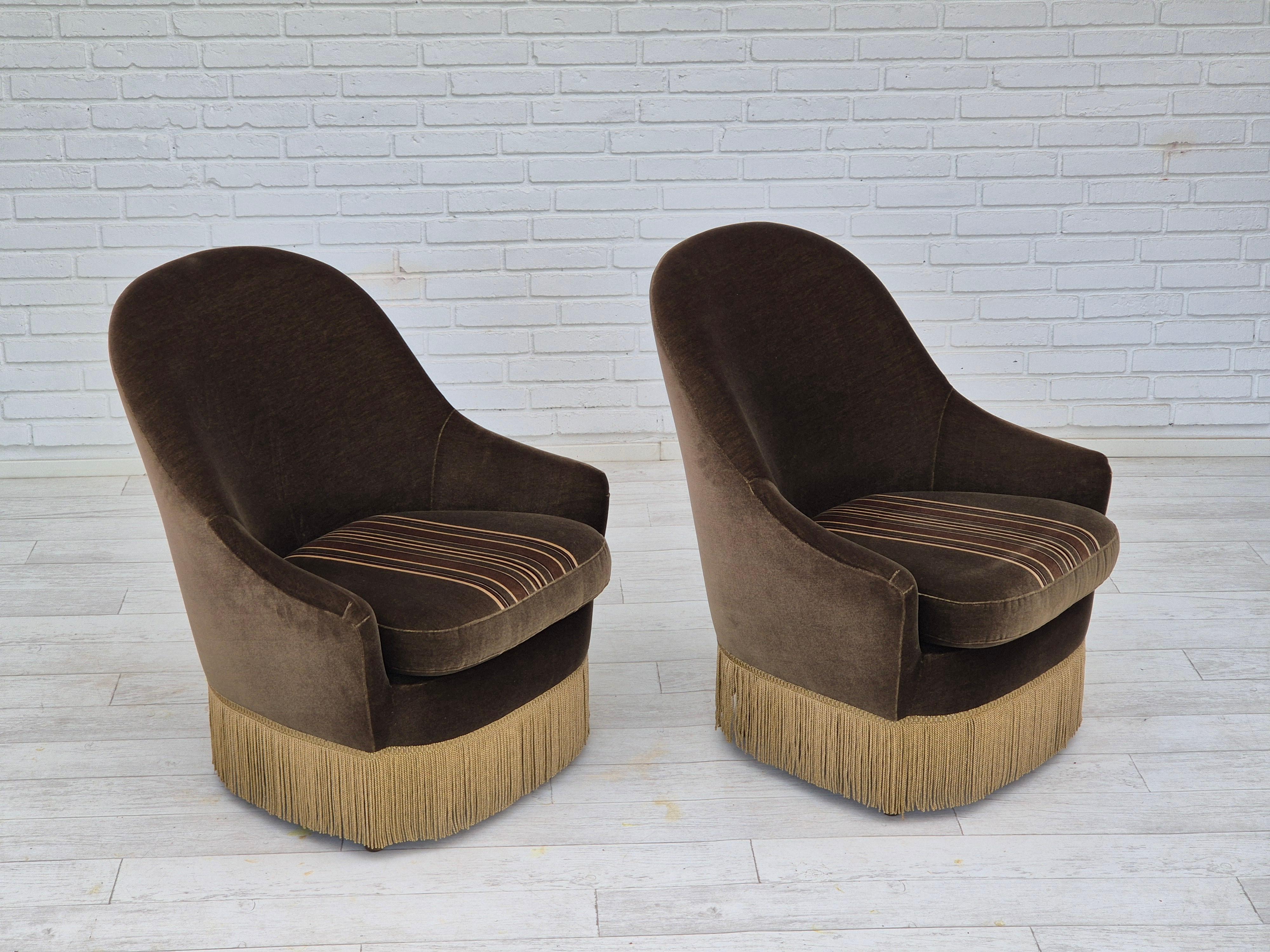 1970s, pair of Danish lounge chairs, original condition, green furniture velour. 10