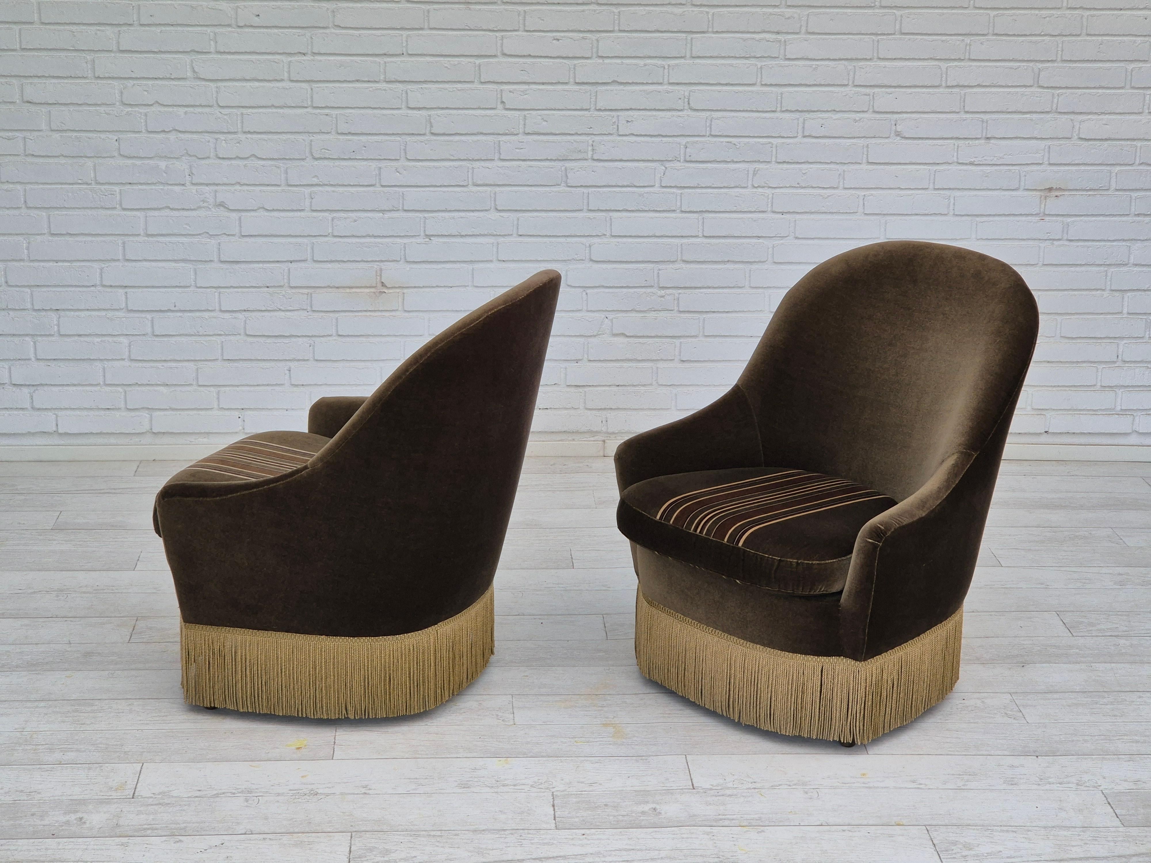1970s, pair of Danish lounge chairs, original condition, green furniture velour. 11