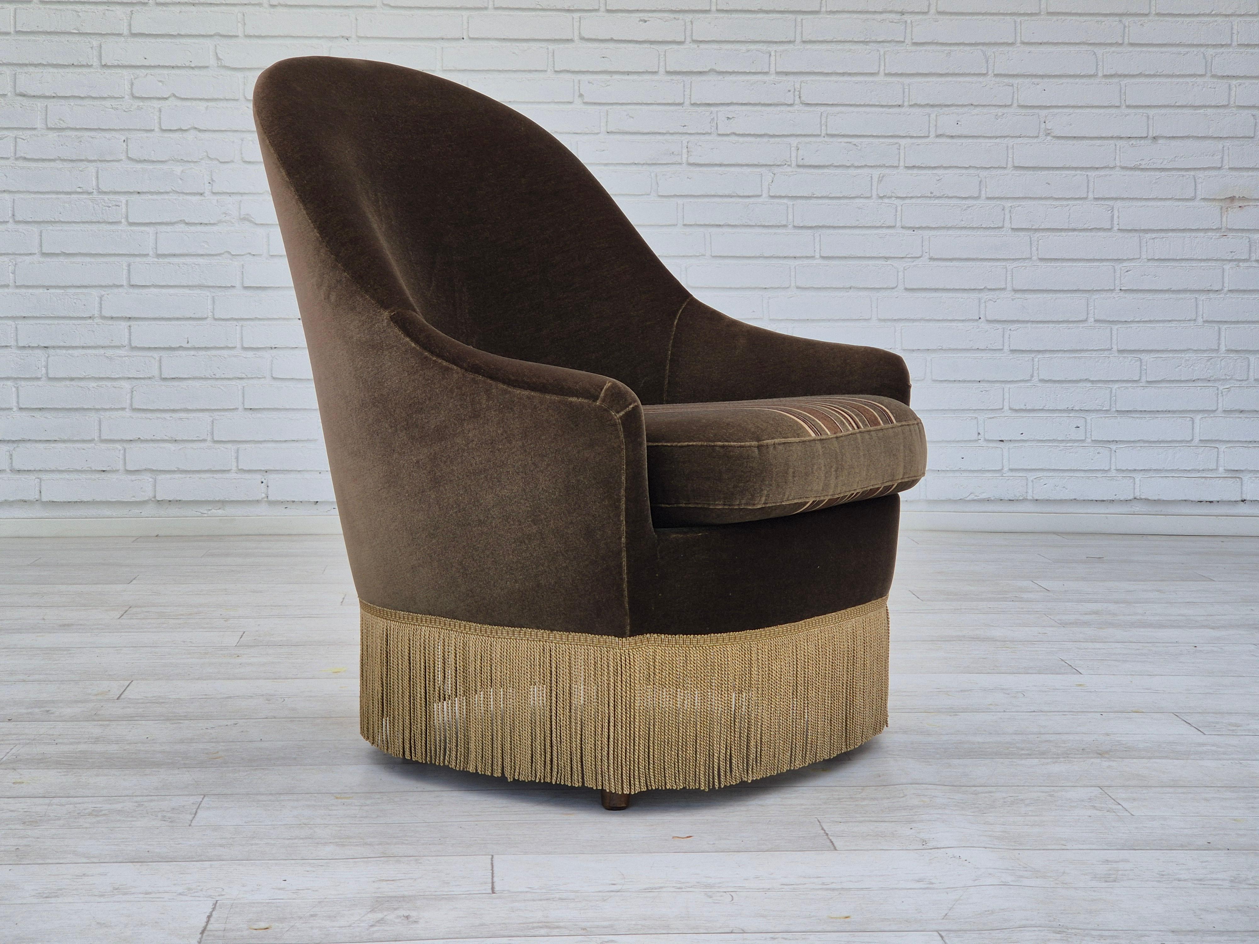 1970s, pair of Danish lounge chairs. Original very good condition: no smells and no stains. Dark green furniture velour, beech wood legs. Styrofoam construction. Removable seat cushion. Manufactured by Danish furniture manufacturer in the late 70s.