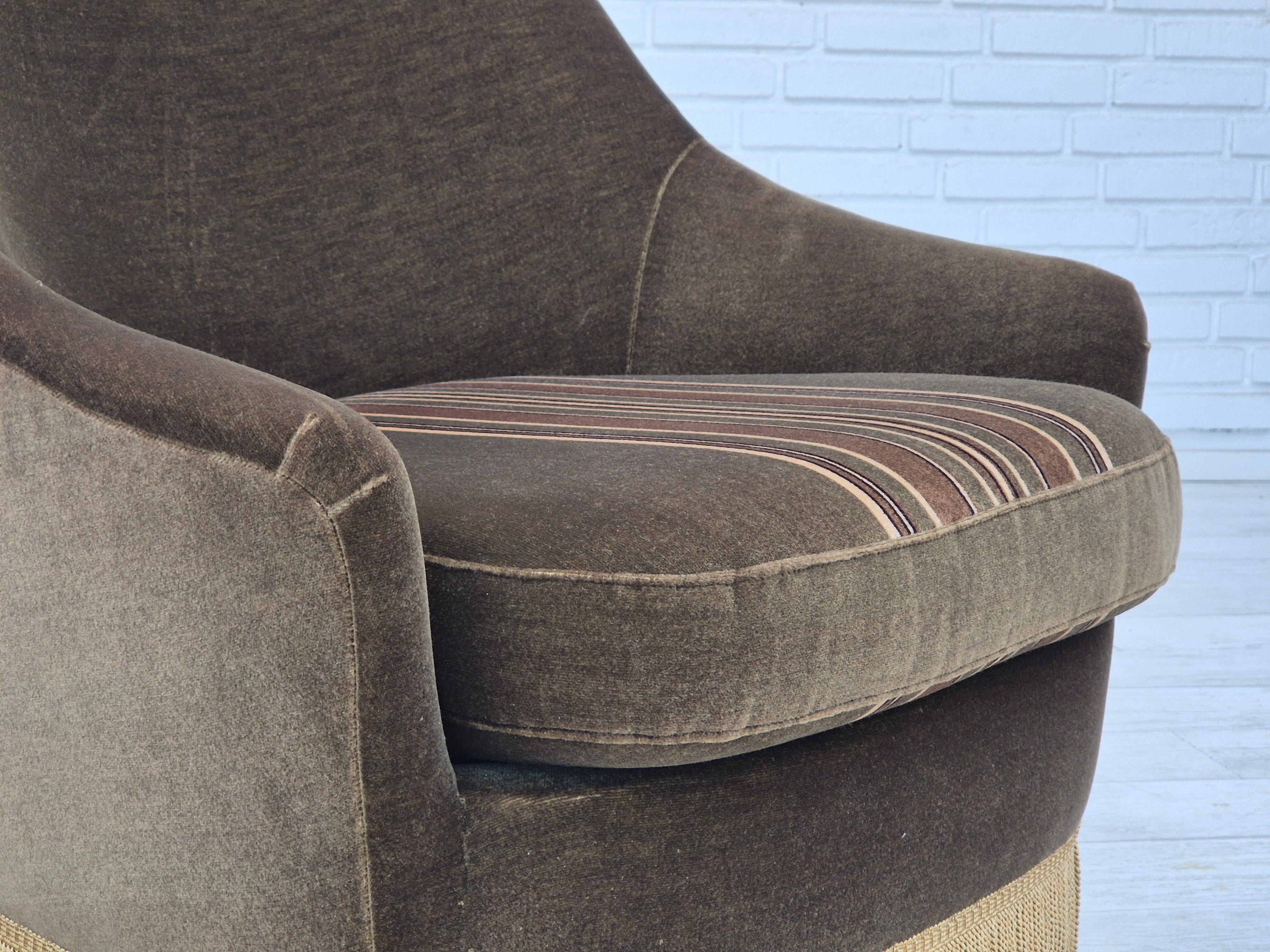 1970s, pair of Danish lounge chairs, original condition, green furniture velour. In Good Condition In Tarm, 82