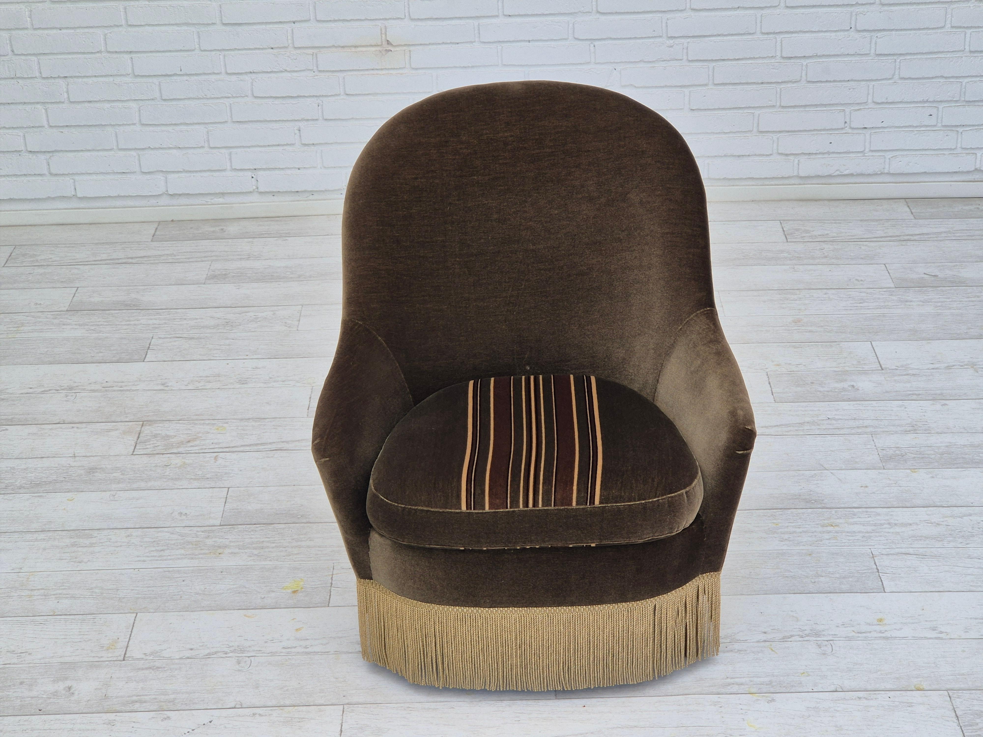 1970s, pair of Danish lounge chairs, original condition, green furniture velour. 1