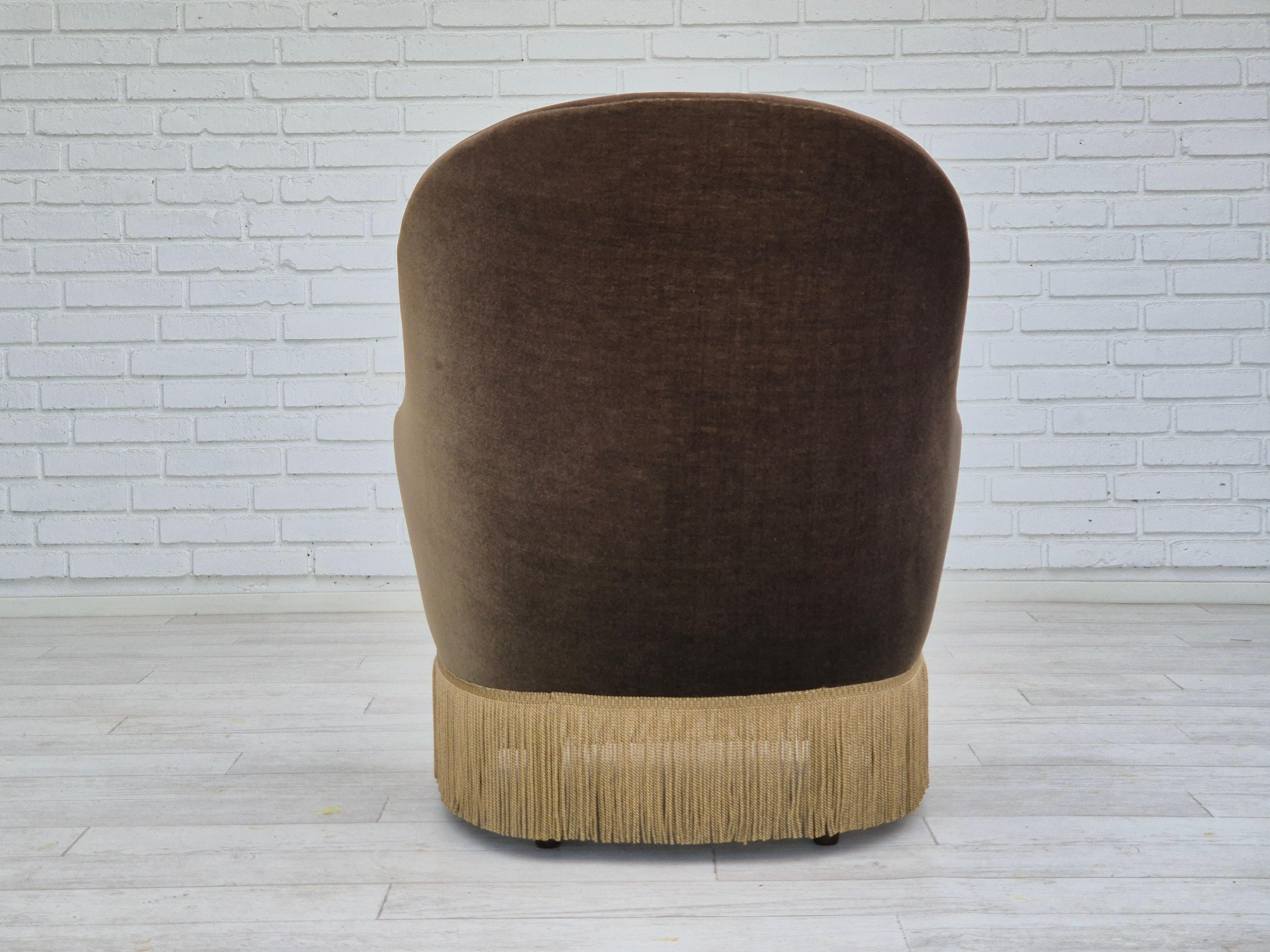 1970s, pair of Danish lounge chairs, original condition, green furniture velour. 3