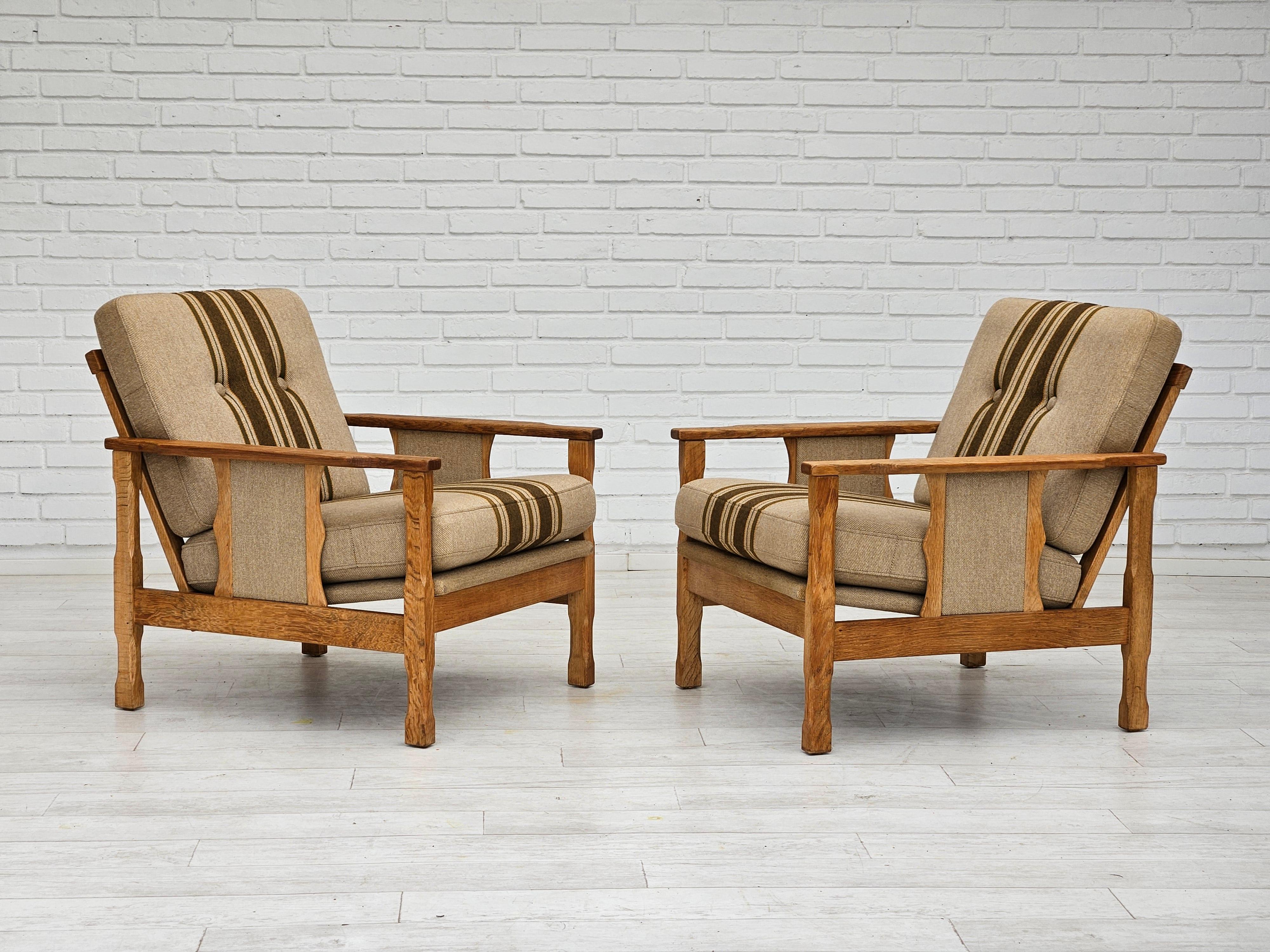 Scandinavian Modern 1970s, pair of Danish lounge chairs, original very good condition, wool, oak. For Sale