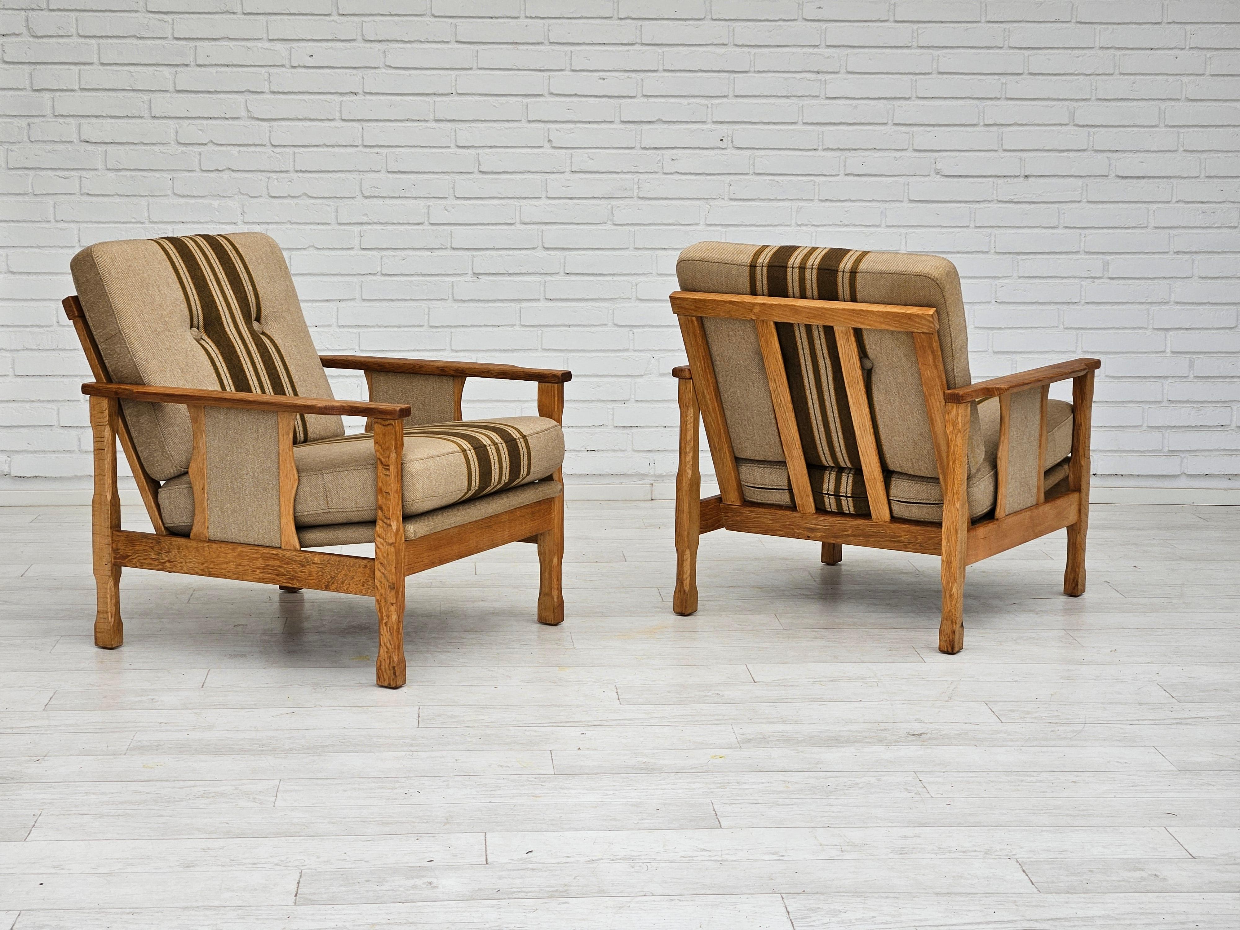 1970s, pair of Danish lounge chairs, original very good condition, wool, oak. In Good Condition For Sale In Tarm, 82