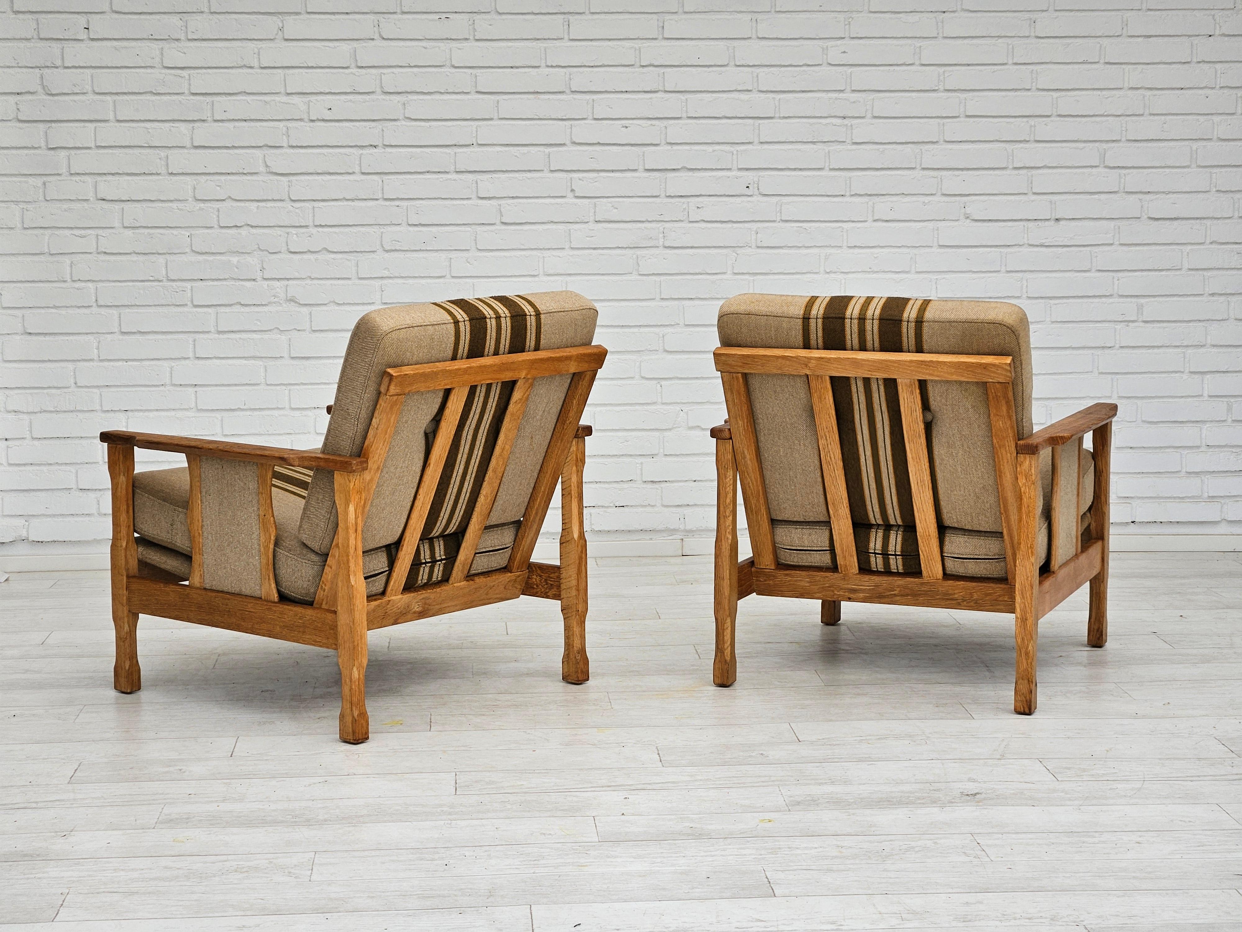 Mid-20th Century 1970s, pair of Danish lounge chairs, original very good condition, wool, oak. For Sale
