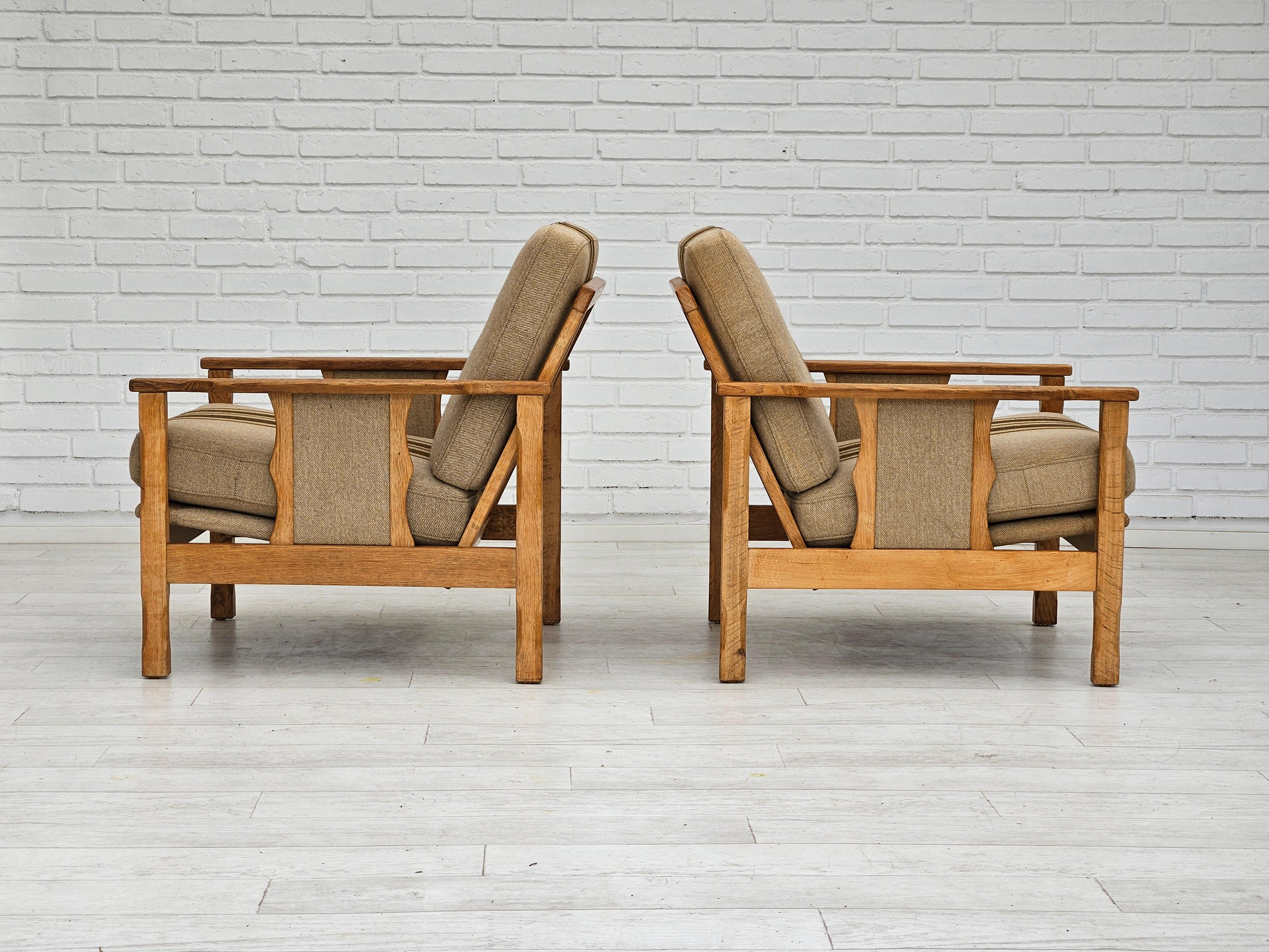 Fabric 1970s, pair of Danish lounge chairs, original very good condition, wool, oak. For Sale