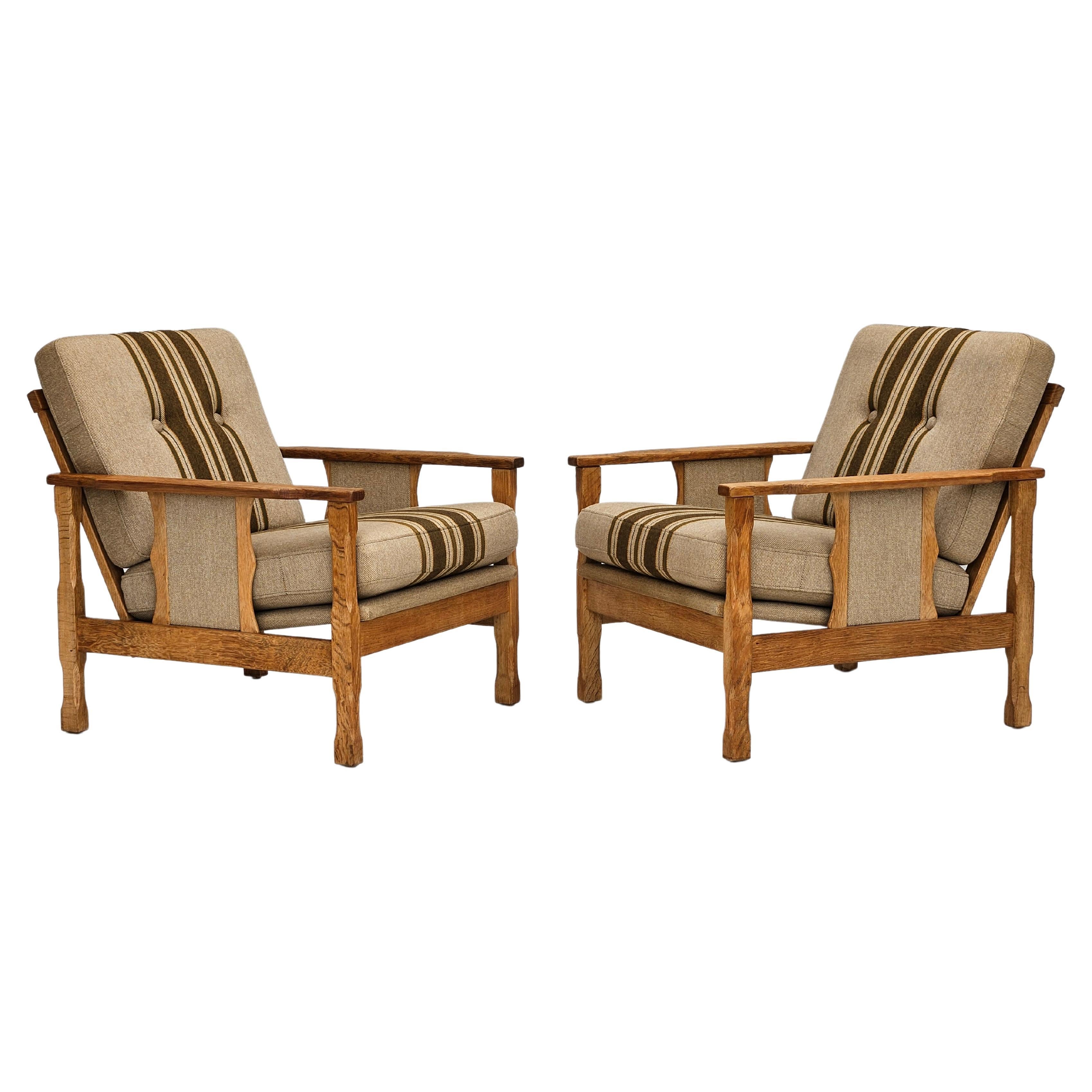 1970s, pair of Danish lounge chairs, original very good condition, wool, oak. For Sale