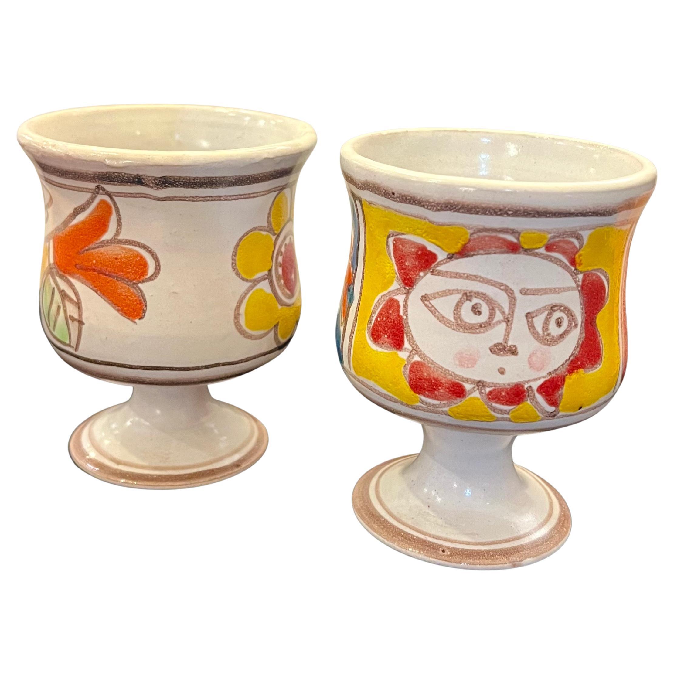 Pareja de tazas con pie de cerámica italiana decorativa pintada a mano, años 70, de DeSimone Moderno de mediados de siglo en venta