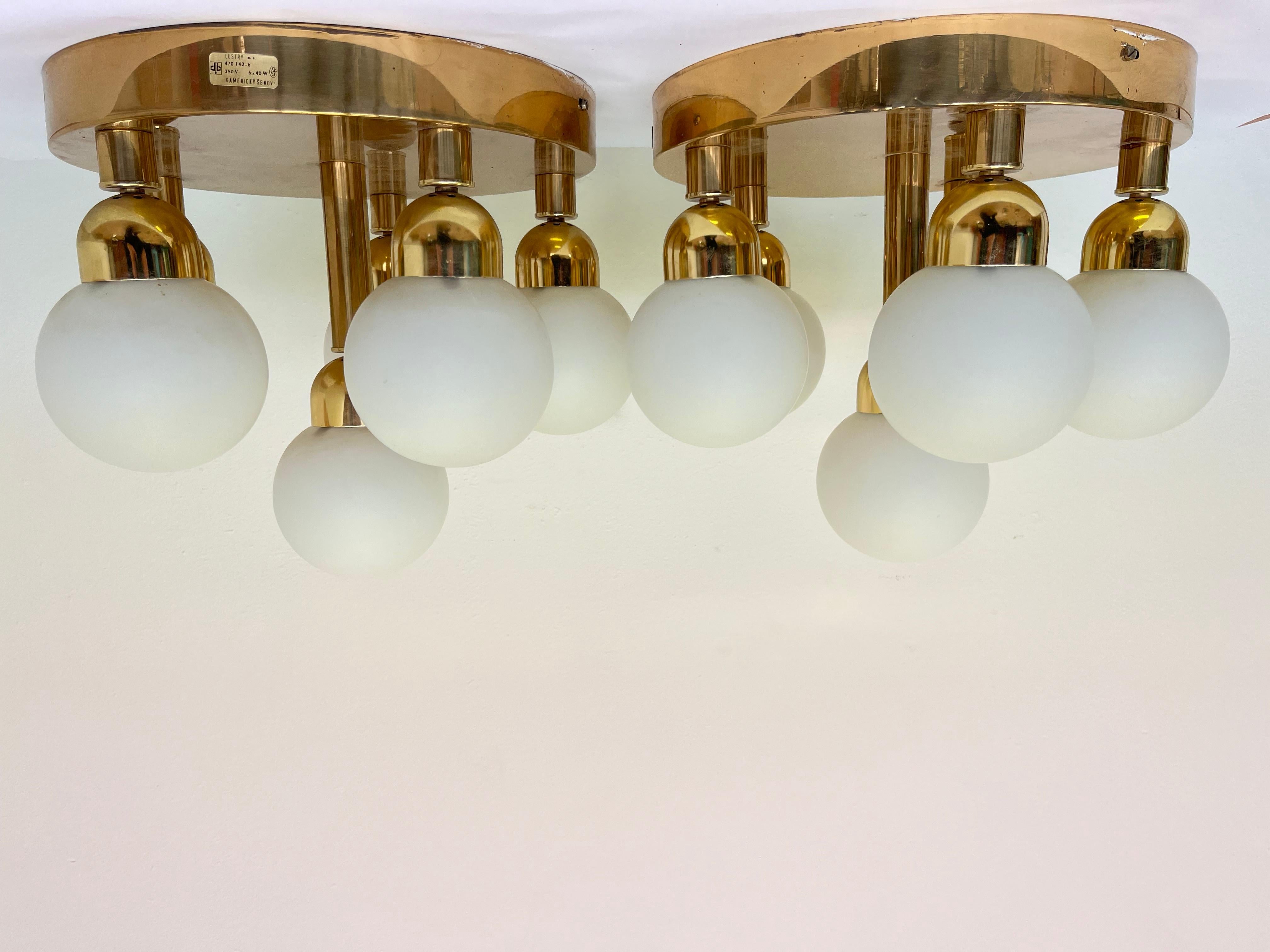 Ceco Coppia di lampade a incasso in ottone da soffitto del 1970 di Kamenicky Senov in vendita