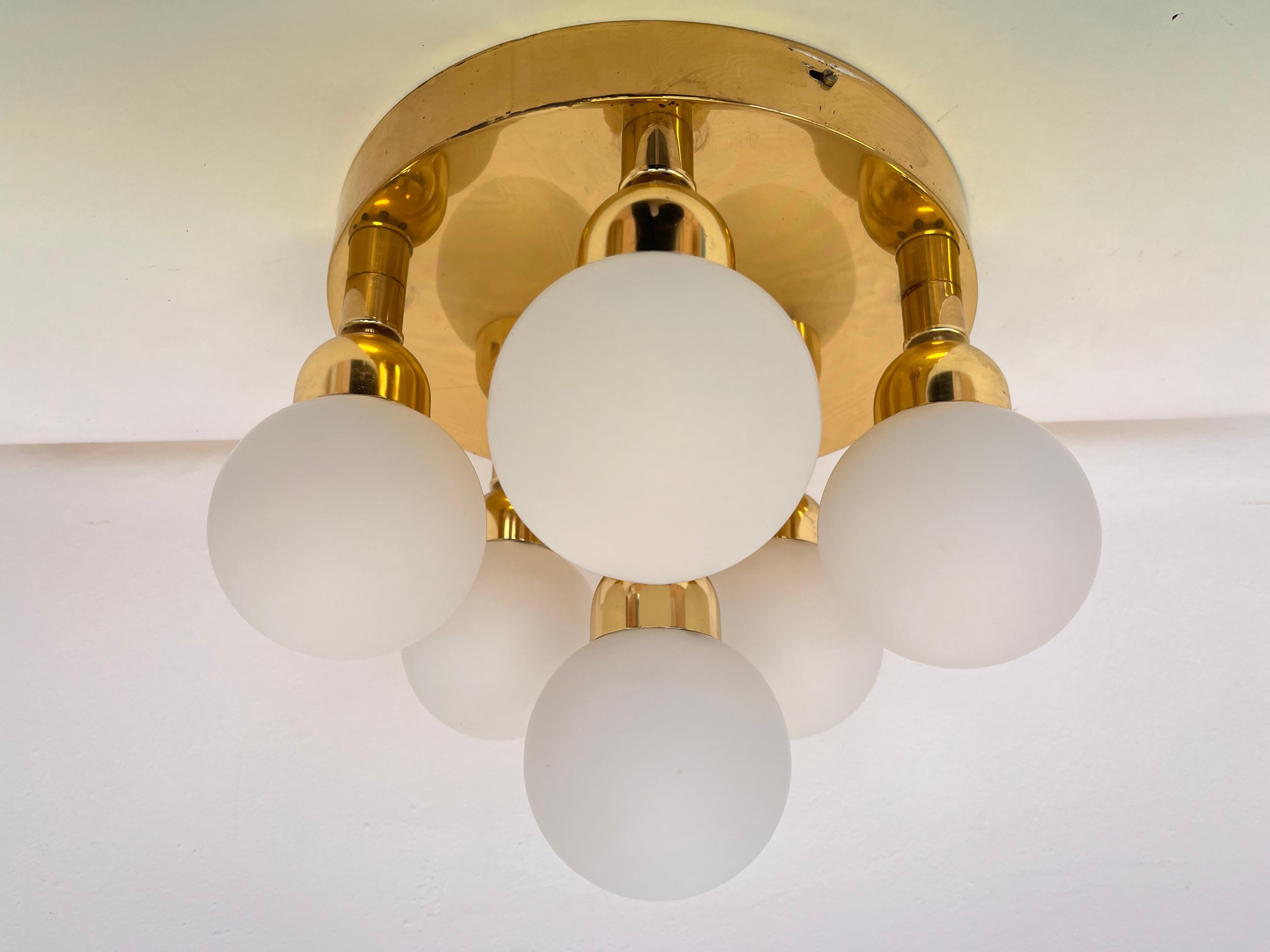 Metallo Coppia di lampade a incasso in ottone da soffitto del 1970 di Kamenicky Senov in vendita