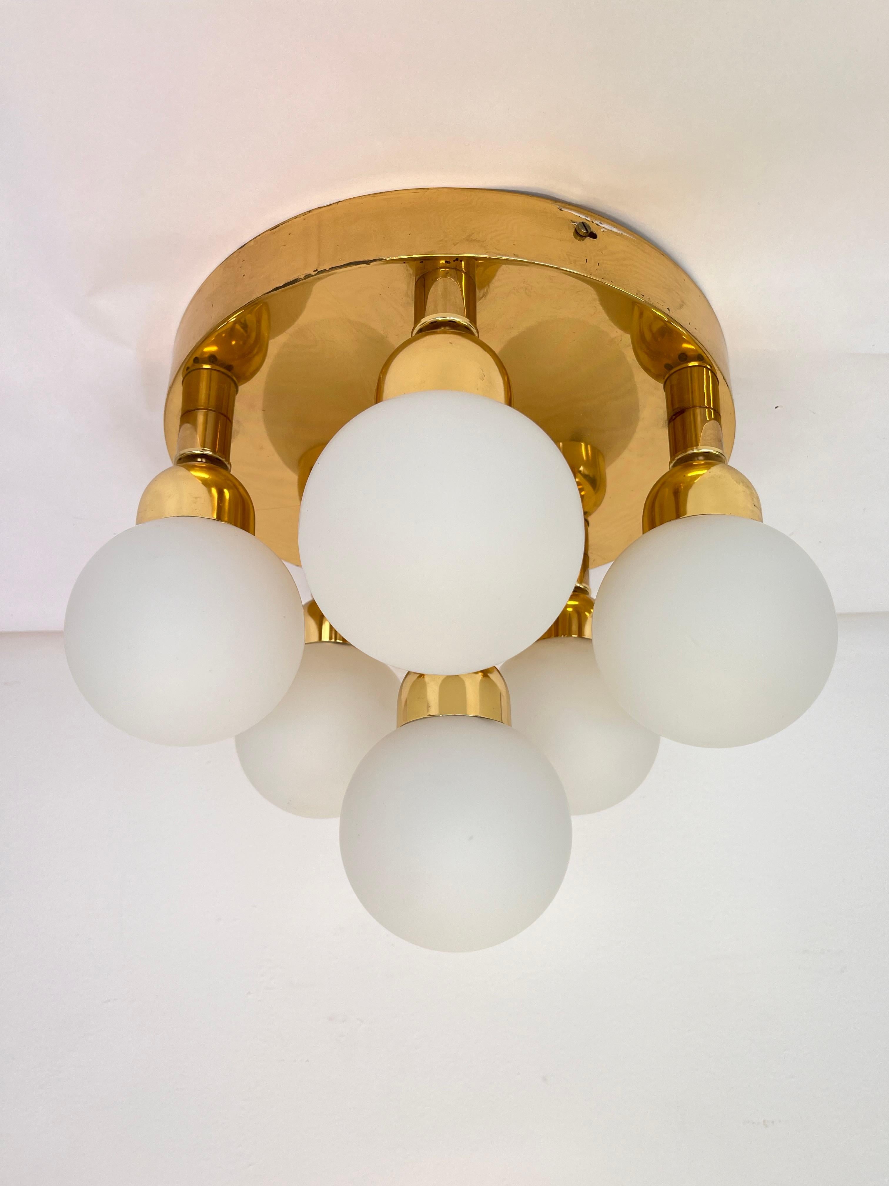 Coppia di lampade a incasso in ottone da soffitto del 1970 di Kamenicky Senov in vendita 2