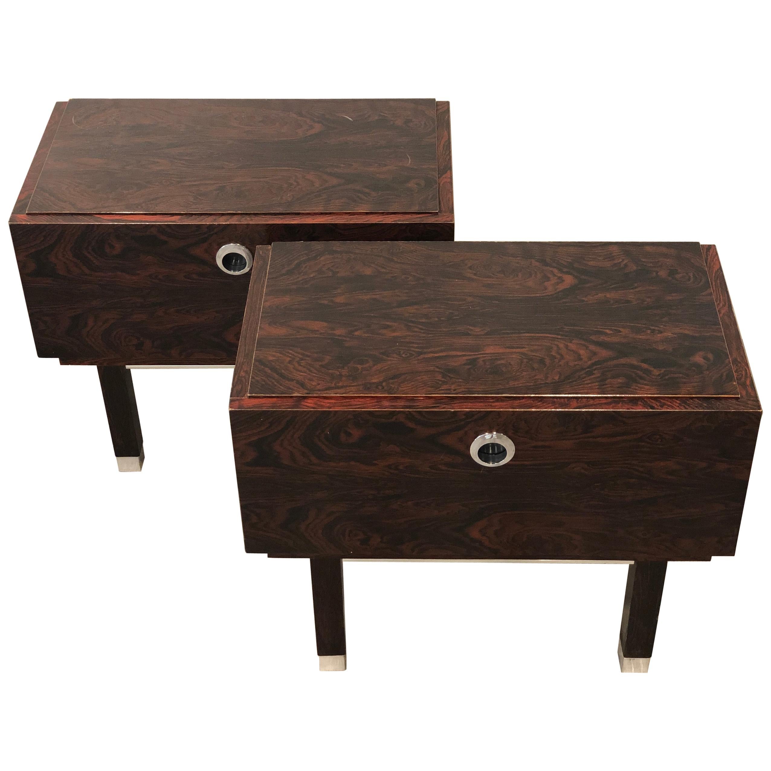 Pareja de mesillas de noche con puerta abatible de los años 70 Madera chapada
