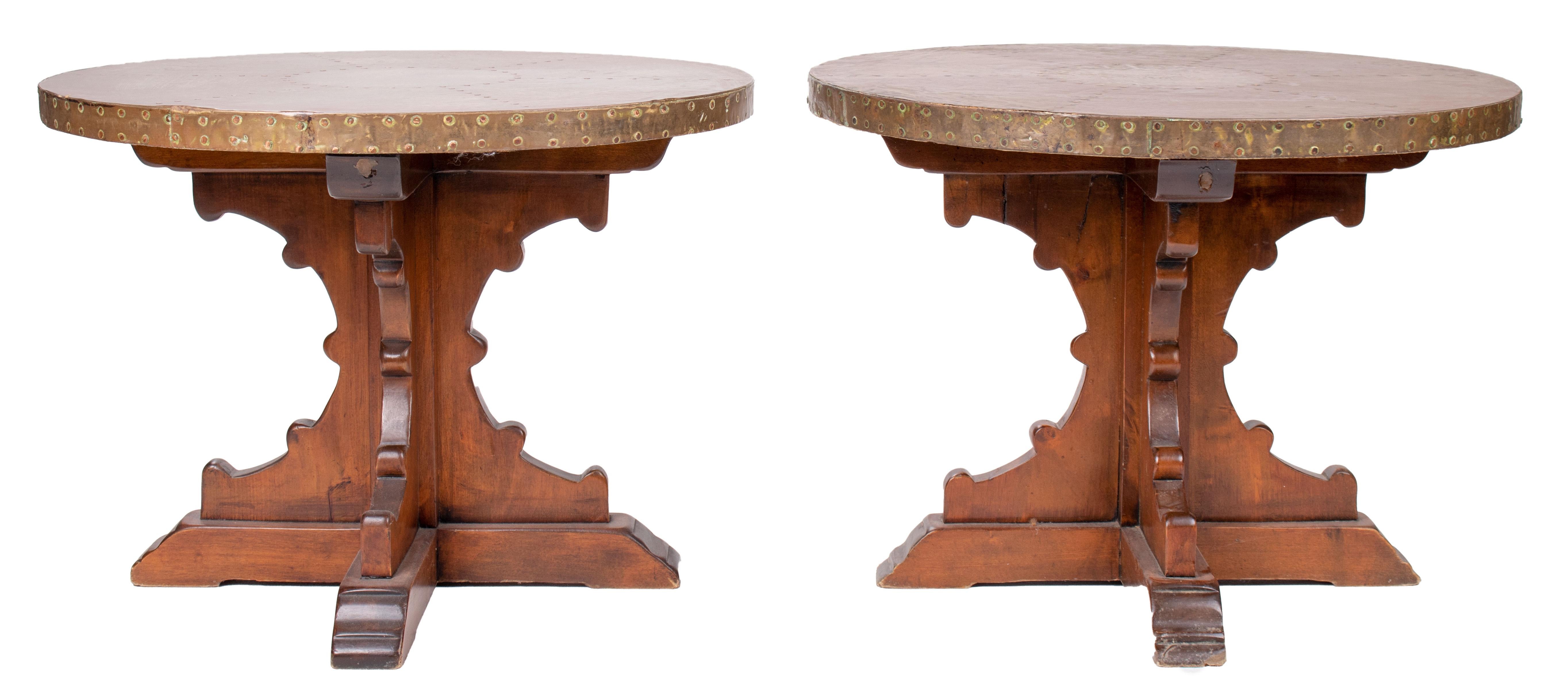 1970s Pair of French Brass Top Auxiliary Tables with Wooden Legs In Good Condition In Marbella, ES