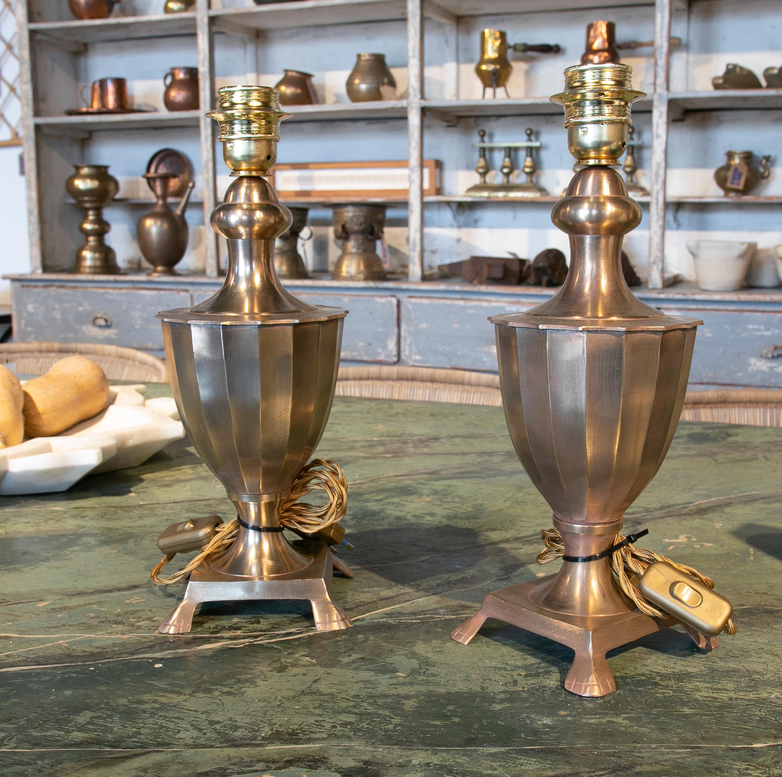 1970s Pair of French Golden Metal Table Lamps In Good Condition For Sale In Marbella, ES