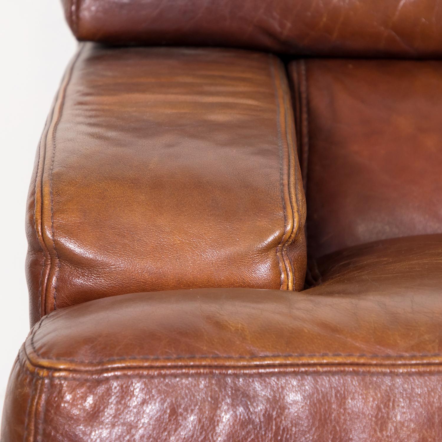 1970s Pair of French Mid-Century Modern Oversized Cognac Lounge Armchairs 8