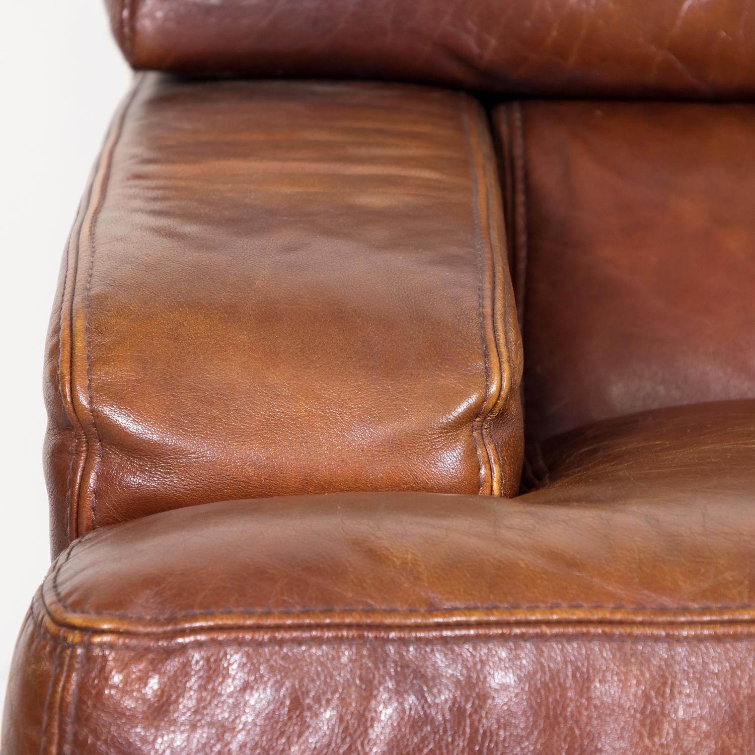 1970 Paire de fauteuils de salon surdimensionnés en cognac de style moderne du milieu du siècle dernier  en vente 6