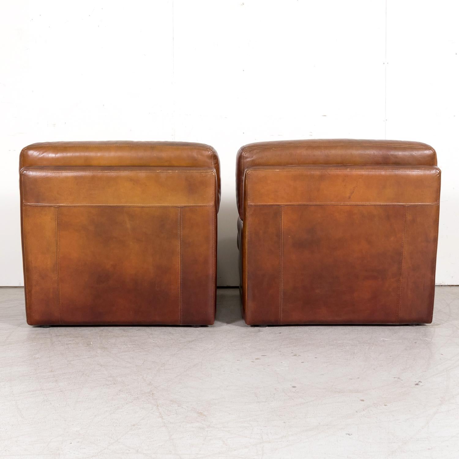 1970s Pair of French Mid-Century Modern Oversized Cognac Lounge Armchairs For Sale 2