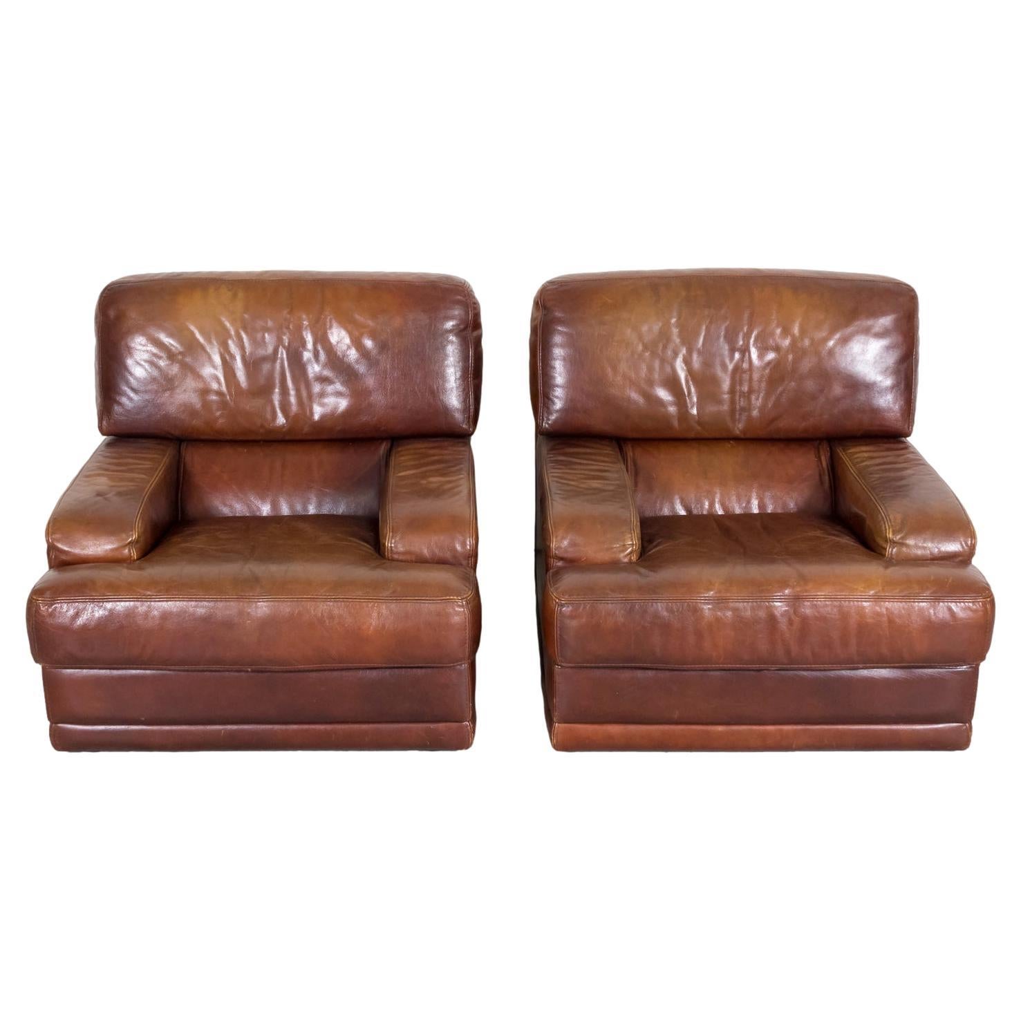 1970s Pair of French Mid-Century Modern Oversized Cognac Lounge Armchairs For Sale