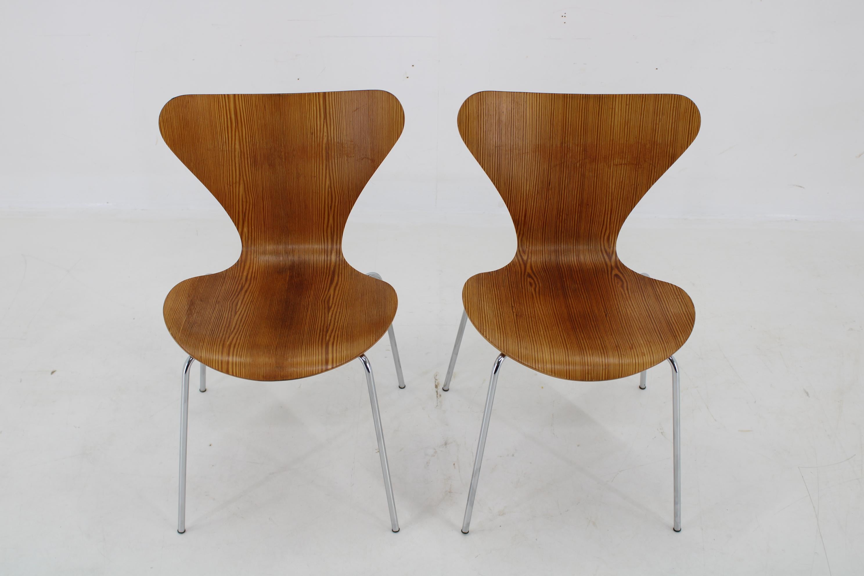 Mid-Century Modern 1970s Pair of Fritz Hansen 7 Chairs in Pine Wood, Denmark  For Sale