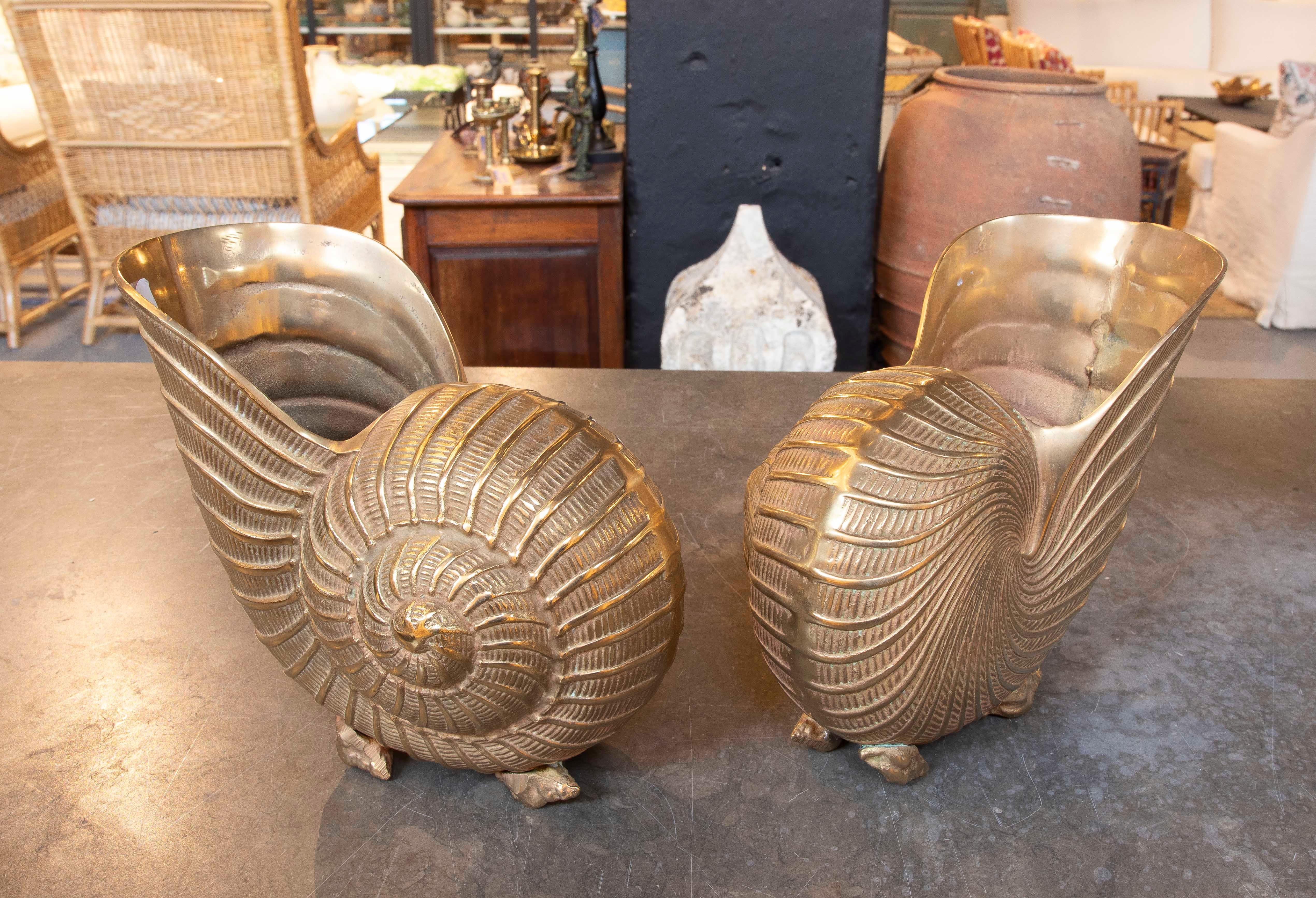 Spanish 1970s Pair of Gilded Bronze Shells  For Sale