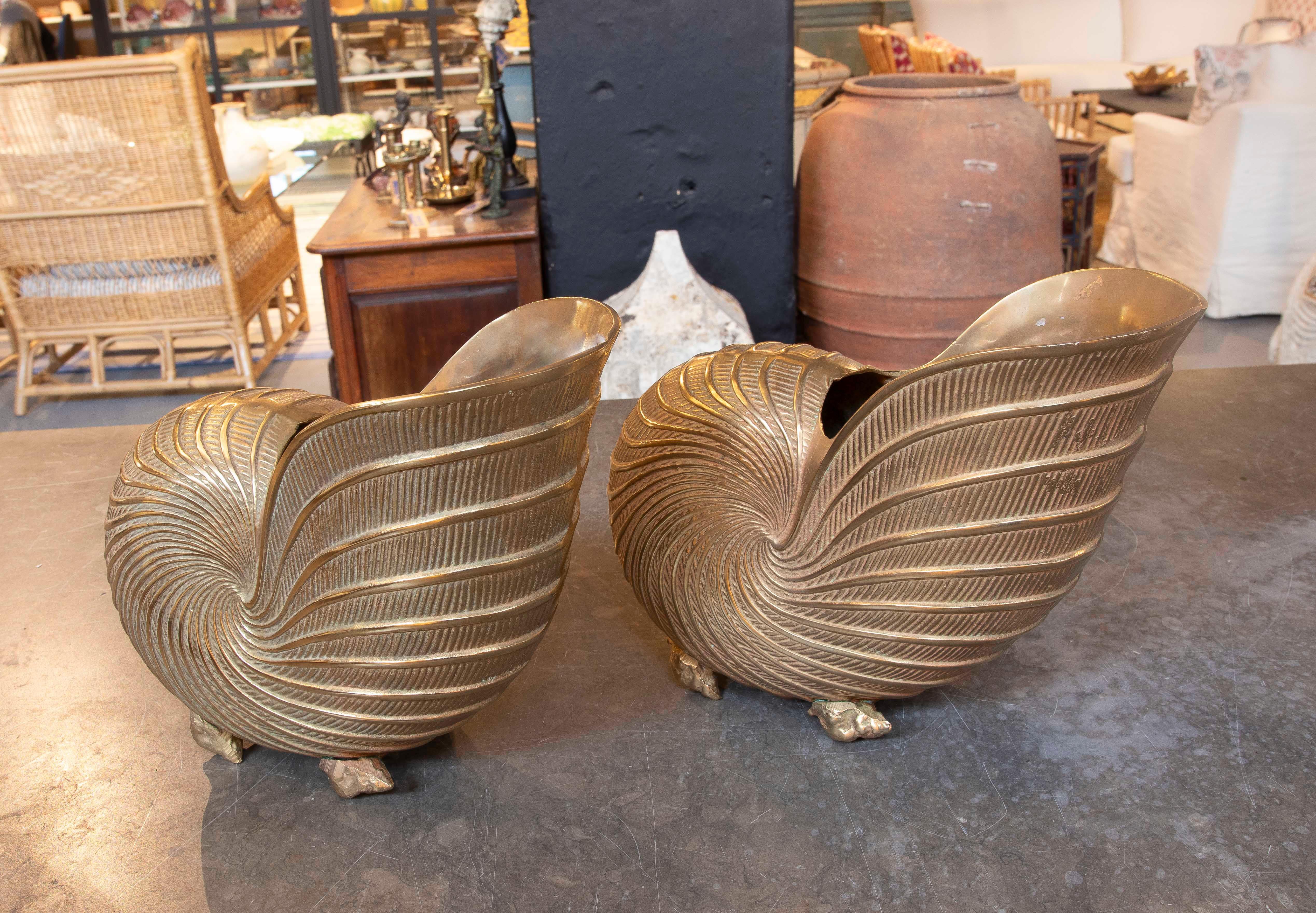20th Century 1970s Pair of Gilded Bronze Shells  For Sale